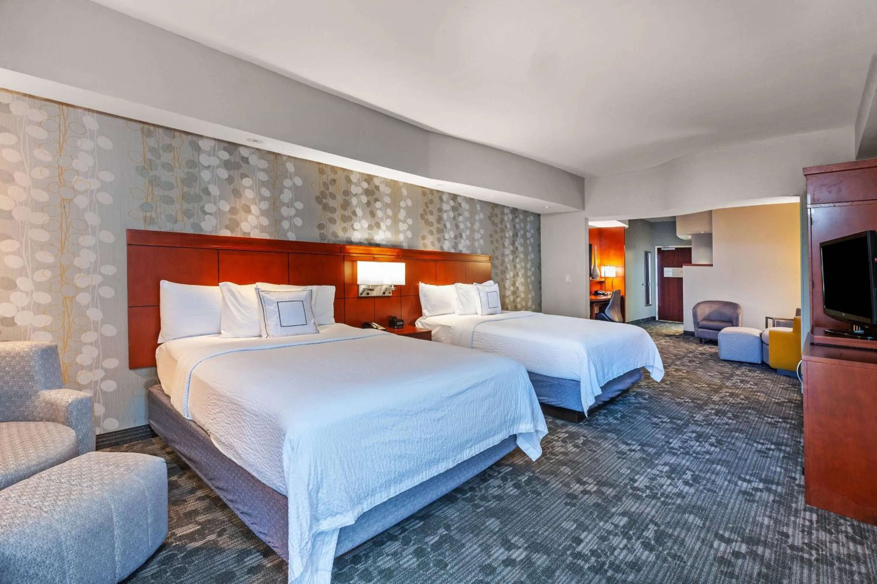Bedroom, Bed in Courtyard by Marriott Tulsa Woodland Hills