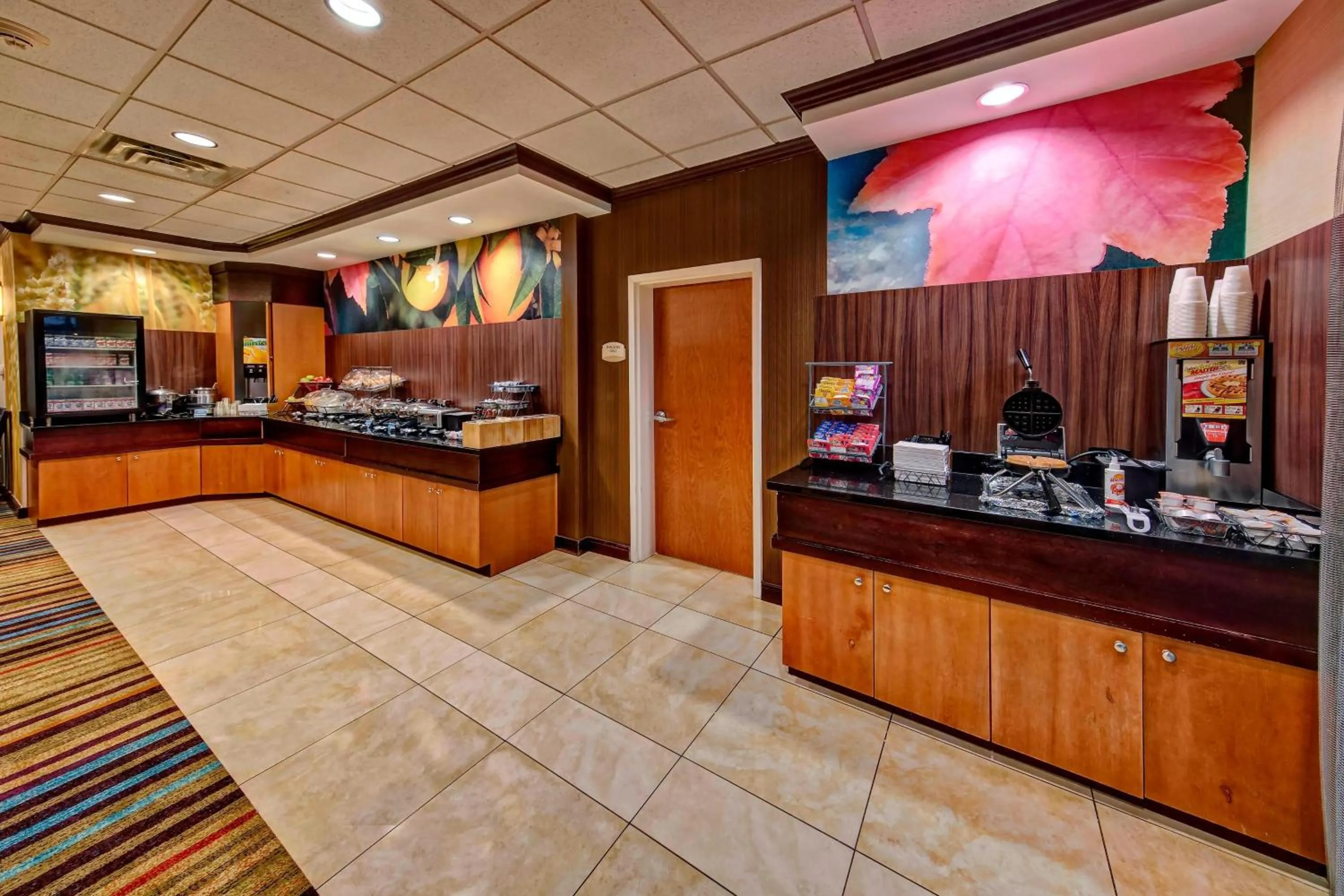 Breakfast in Fairfield Inn and Suites by Marriott Oklahoma City Airport