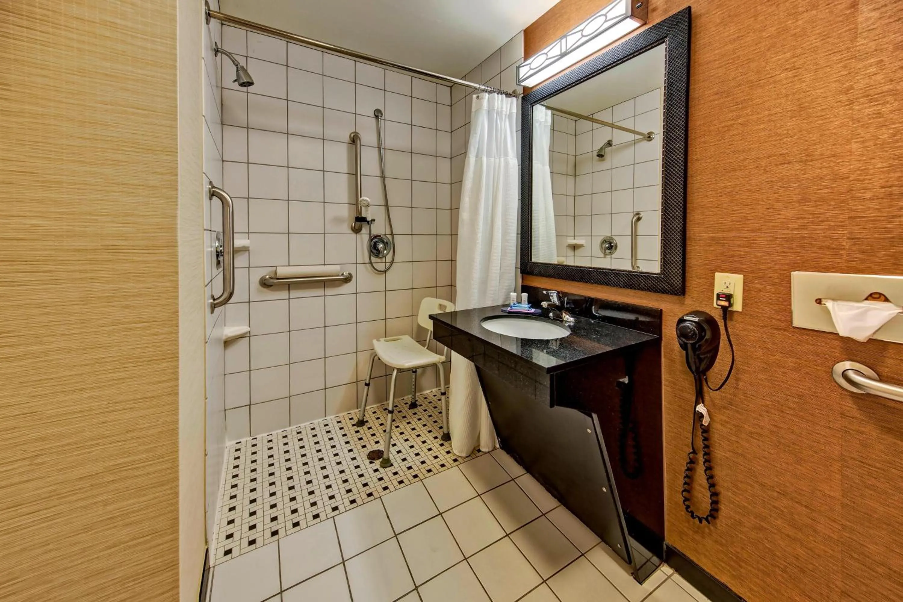 Bathroom in Fairfield Inn & Suites by Marriott Oklahoma City NW Expressway/Warr Acres