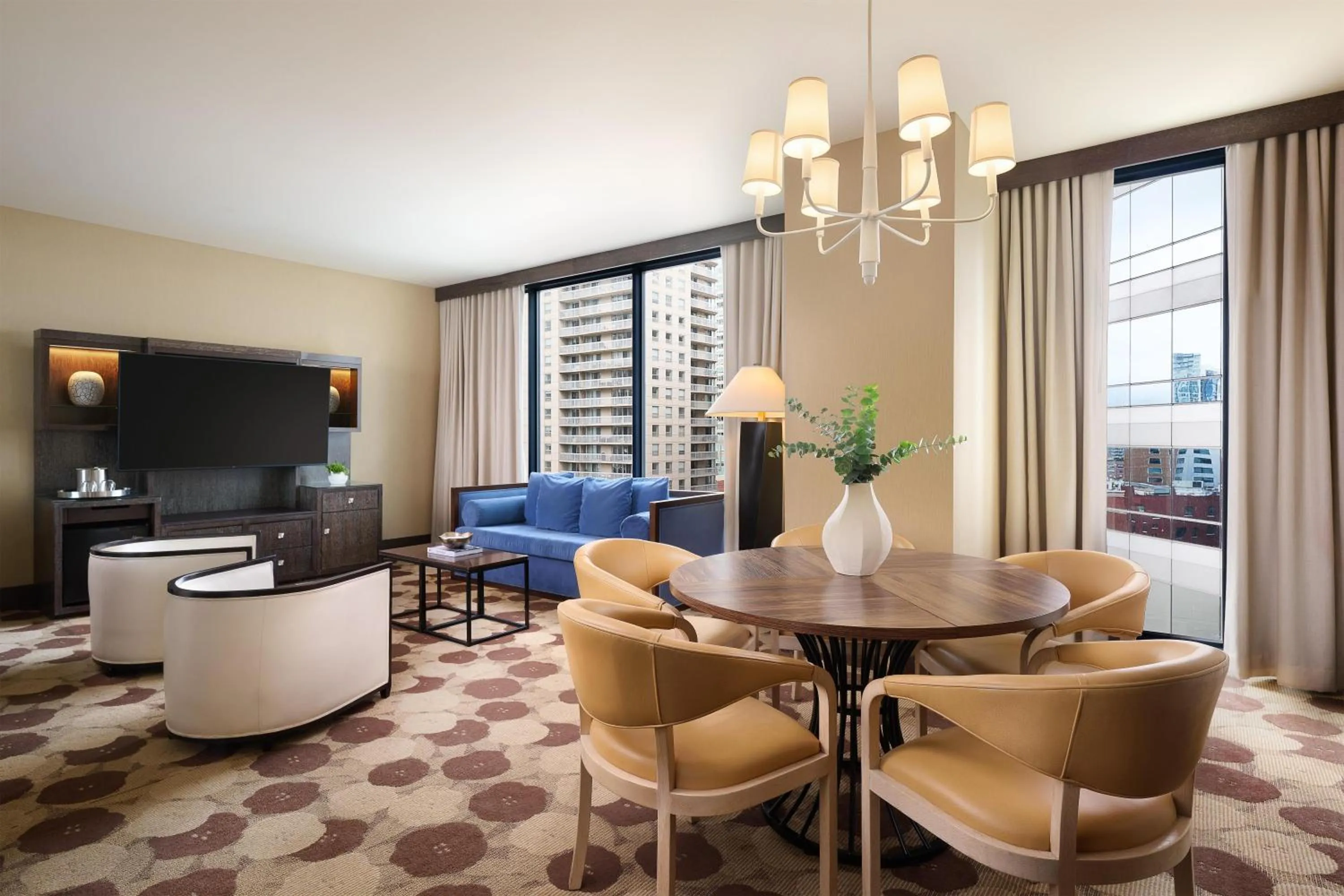 Photo of the whole room in The Royal Sonesta Chicago River North