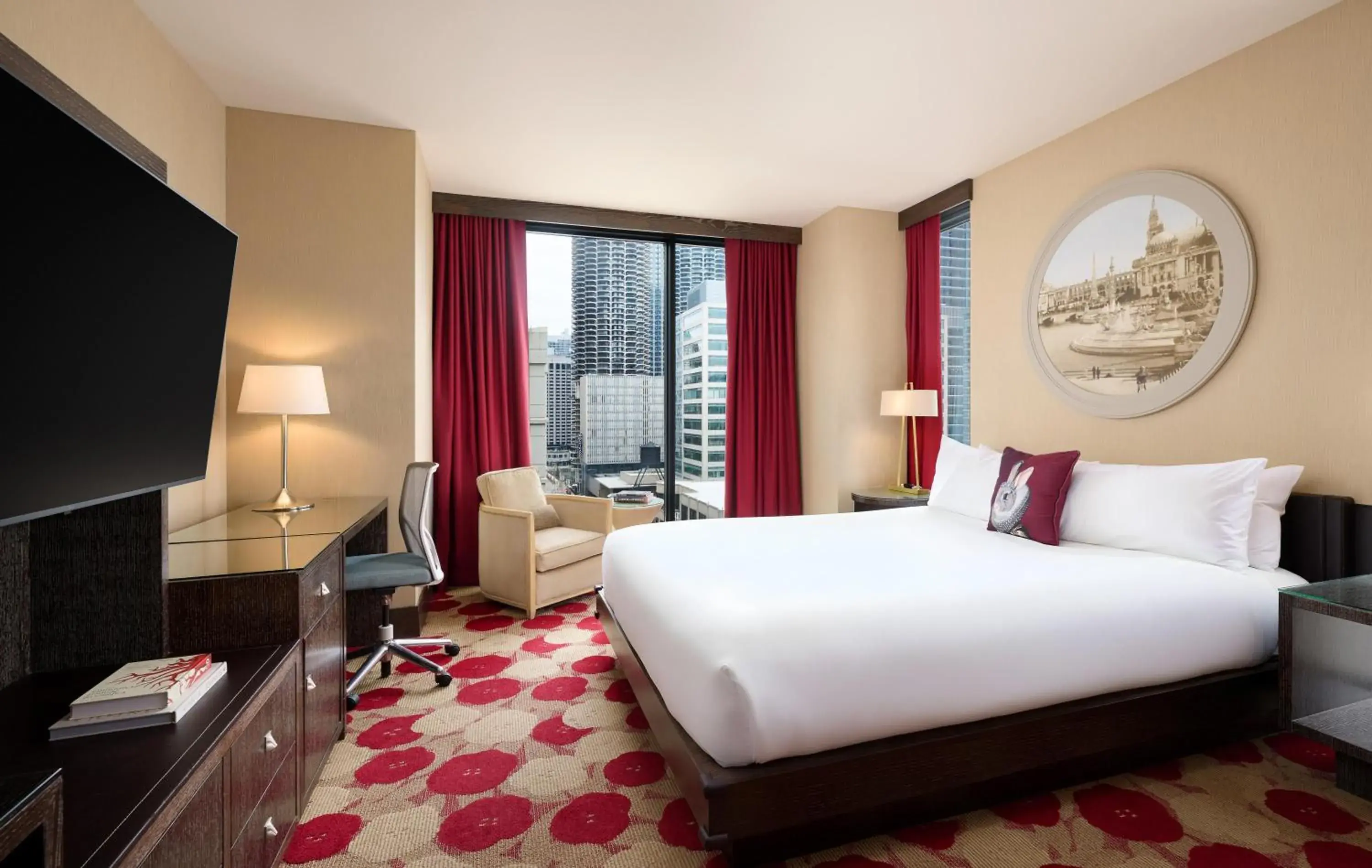 Deluxe King Room with City View in The Royal Sonesta Chicago River North Deluxe King Room with City View in The Royal Sonesta Chicago River North