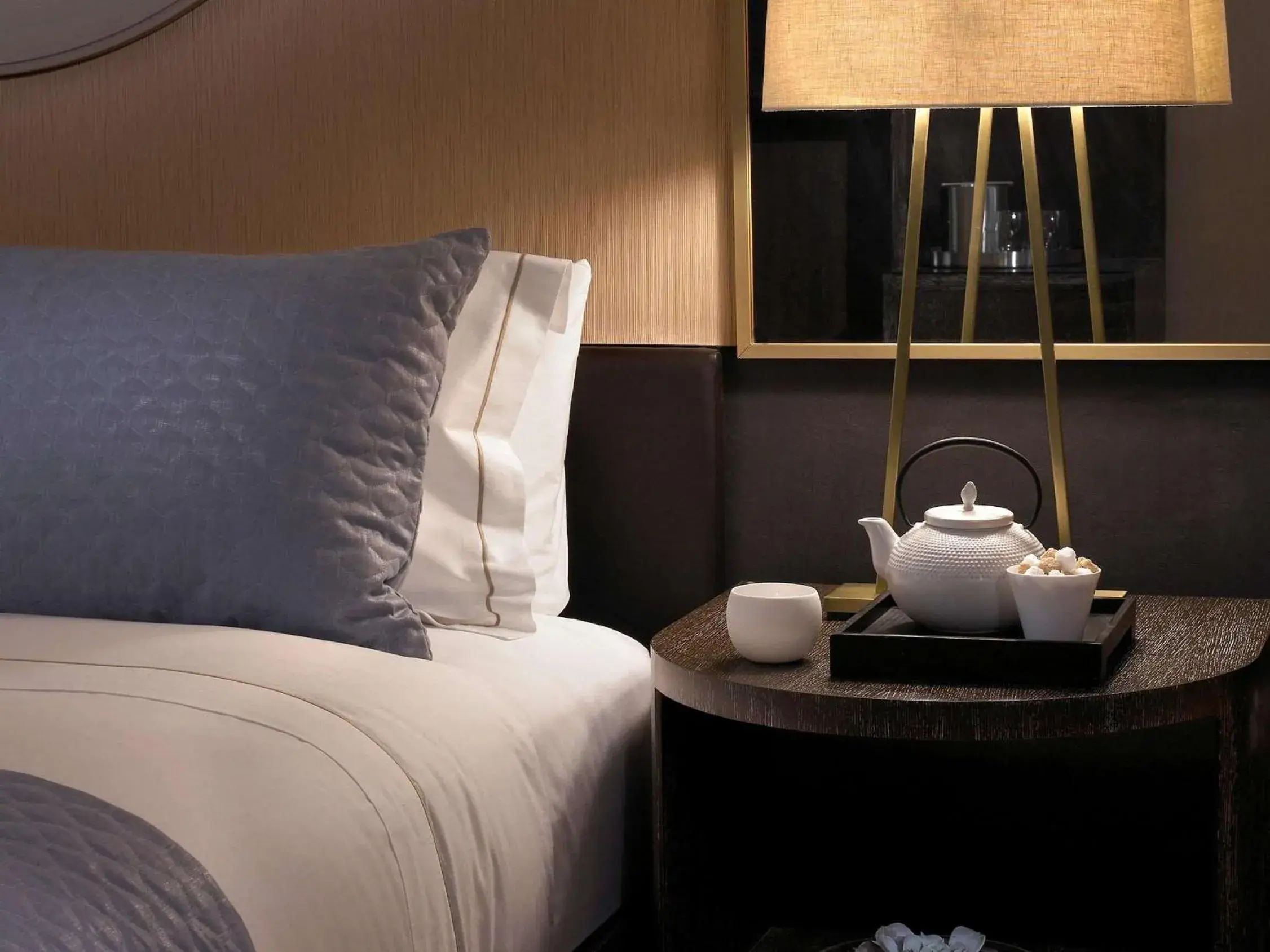 Deluxe King Room in The Royal Sonesta Chicago River North Deluxe King Room in The Royal Sonesta Chicago River North