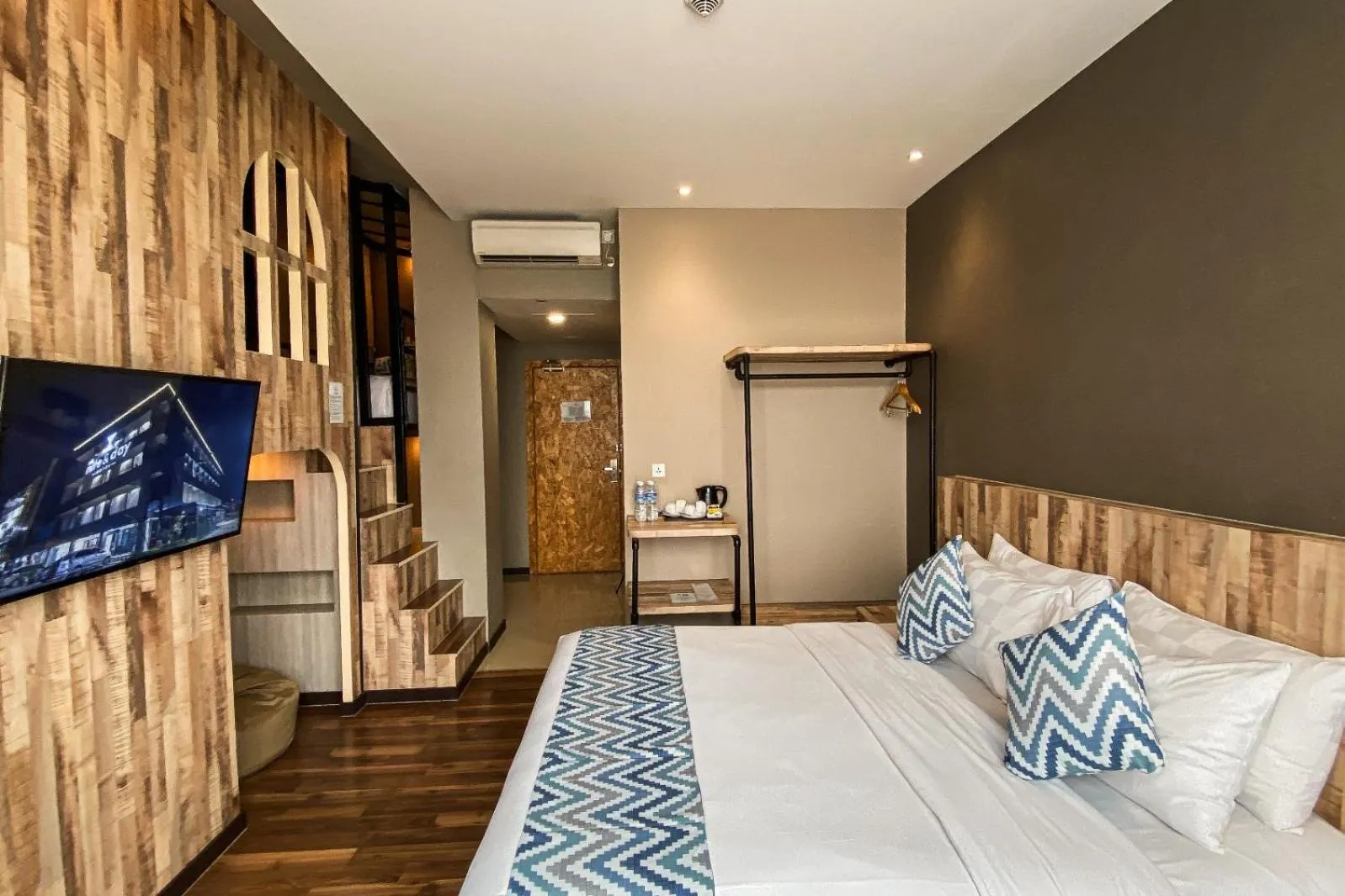 TV and multimedia, Bed in All Nite And Day Palembang Veteran