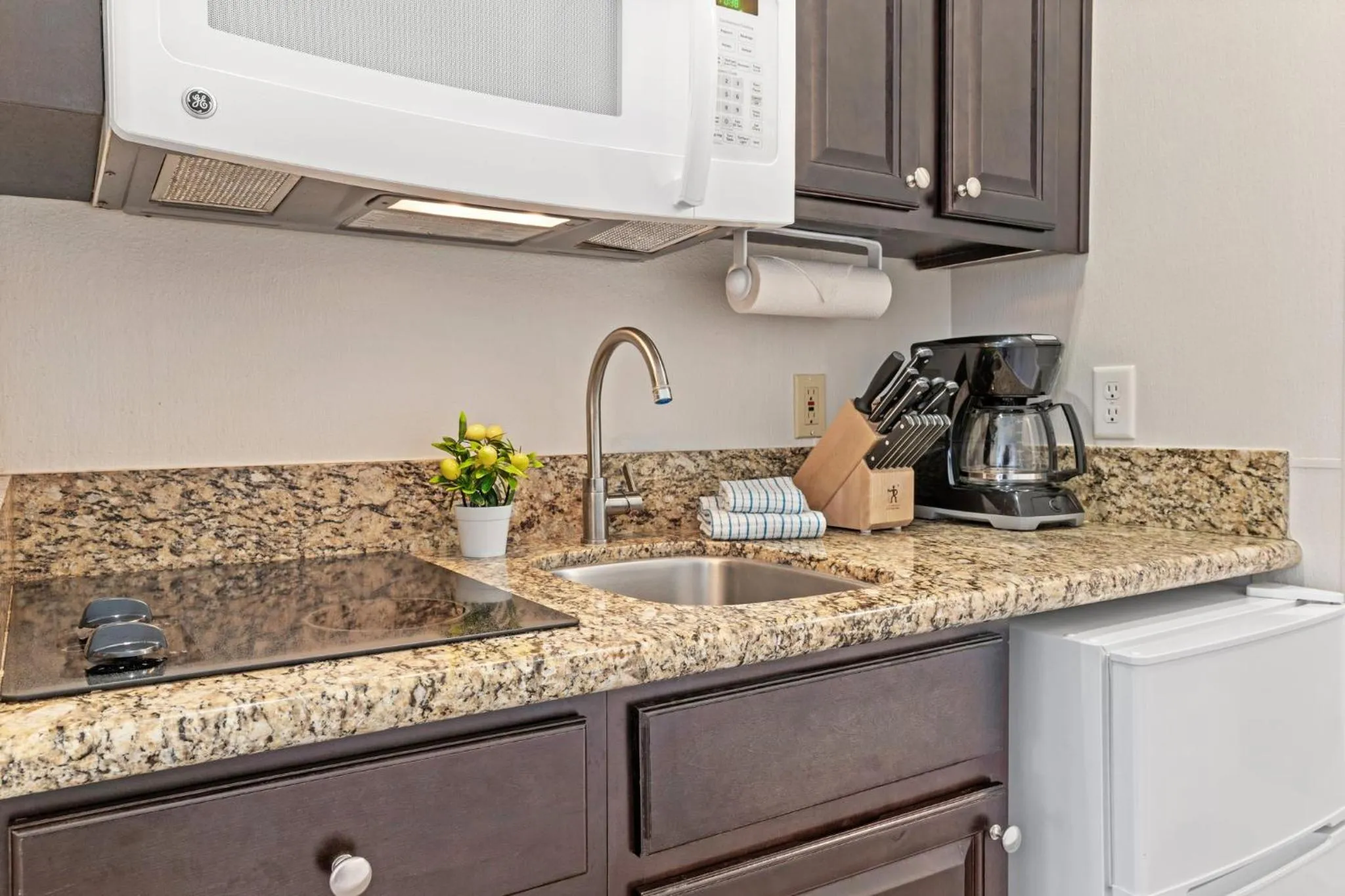 Communal kitchen in WorldMark Havasu Dunes