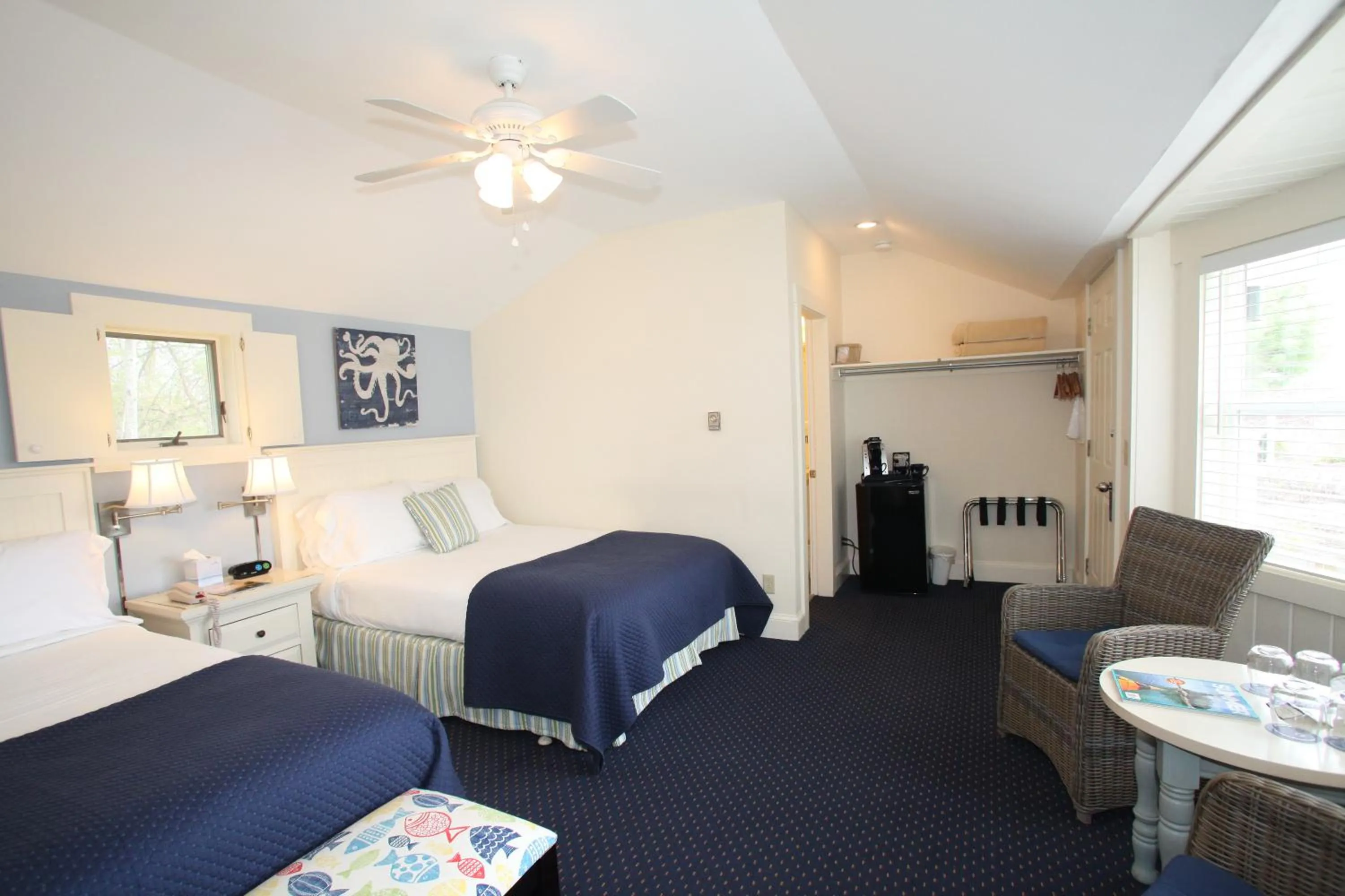 Bedroom in Glen Cove Inn & Suites Rockport