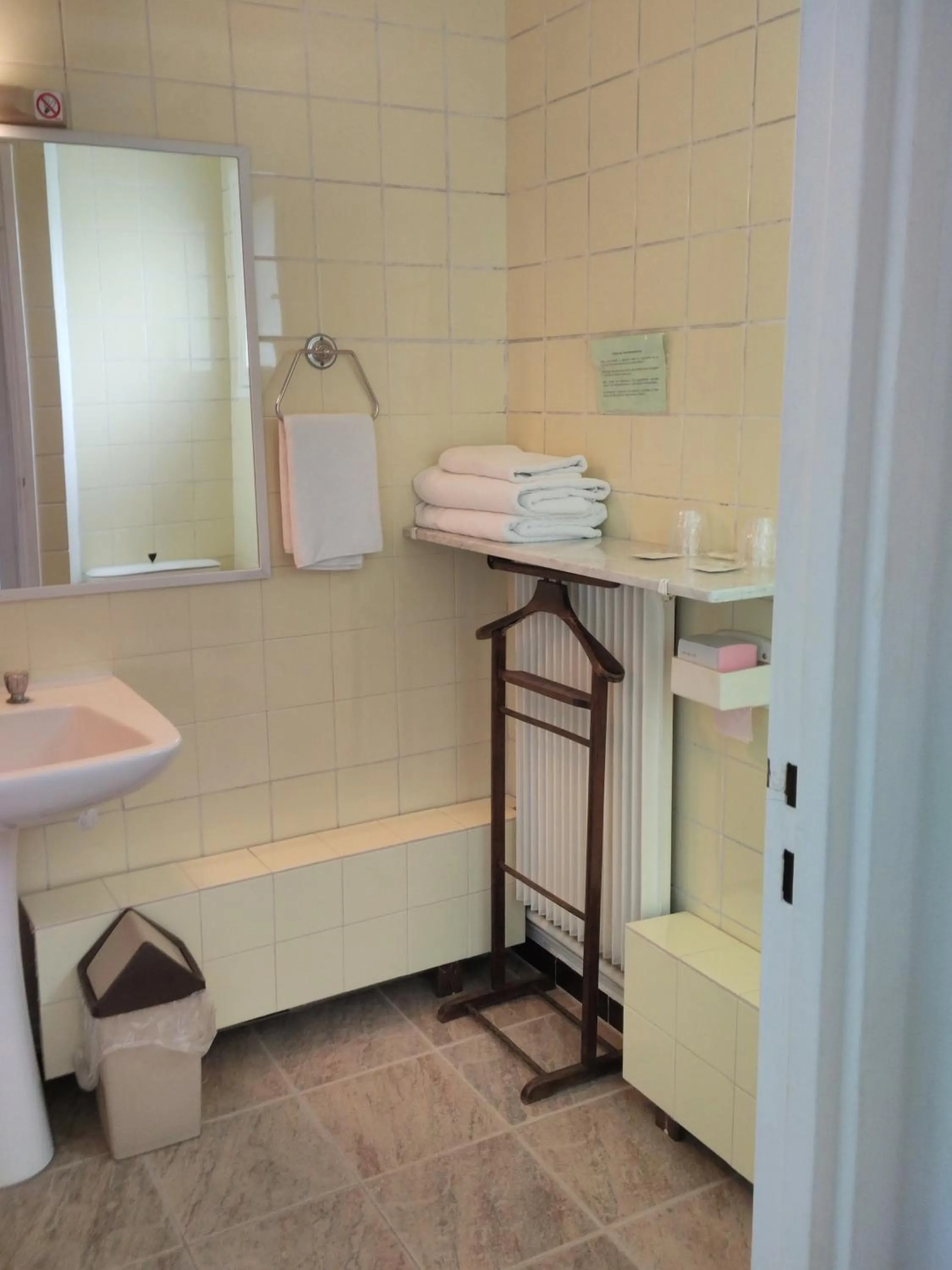 Bathroom in Le Nouveau Monde