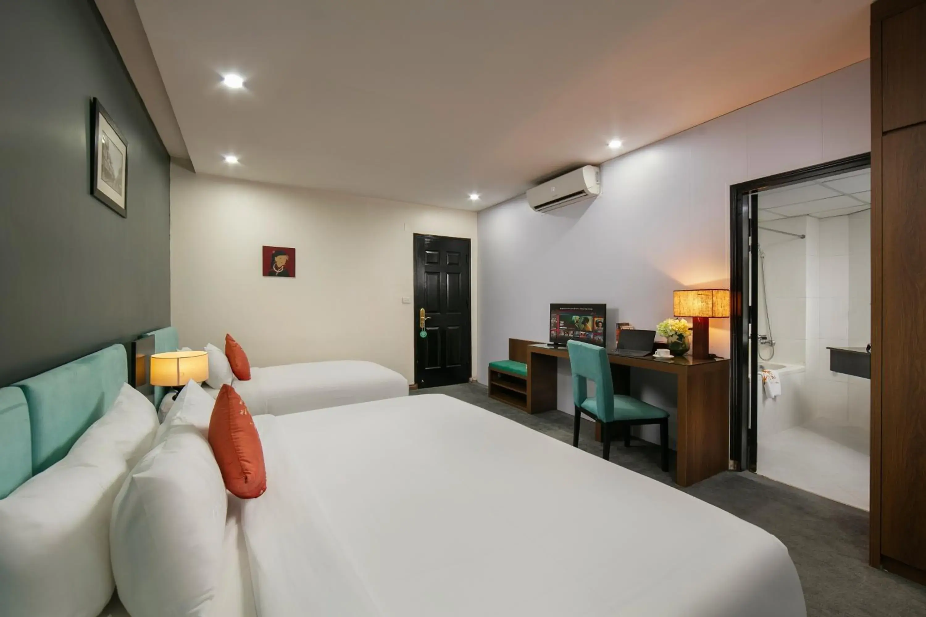 Triple Room with View in Anise Hotel & Spa Hanoi Triple Room with View in Anise Hotel & Spa Hanoi