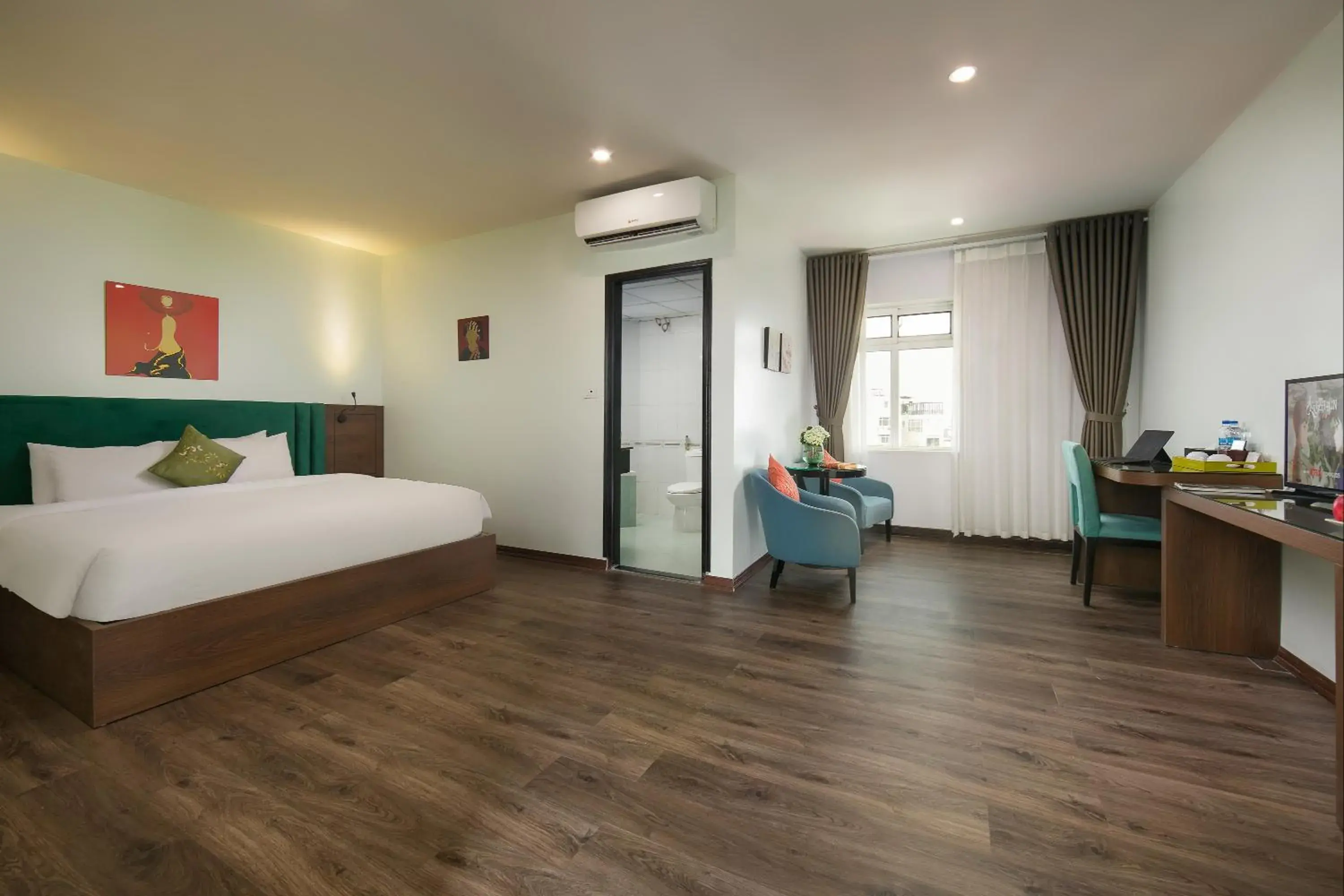Deluxe Double or Twin Room with City View in Anise Hotel & Spa Hanoi Deluxe Double or Twin Room with City View in Anise Hotel & Spa Hanoi