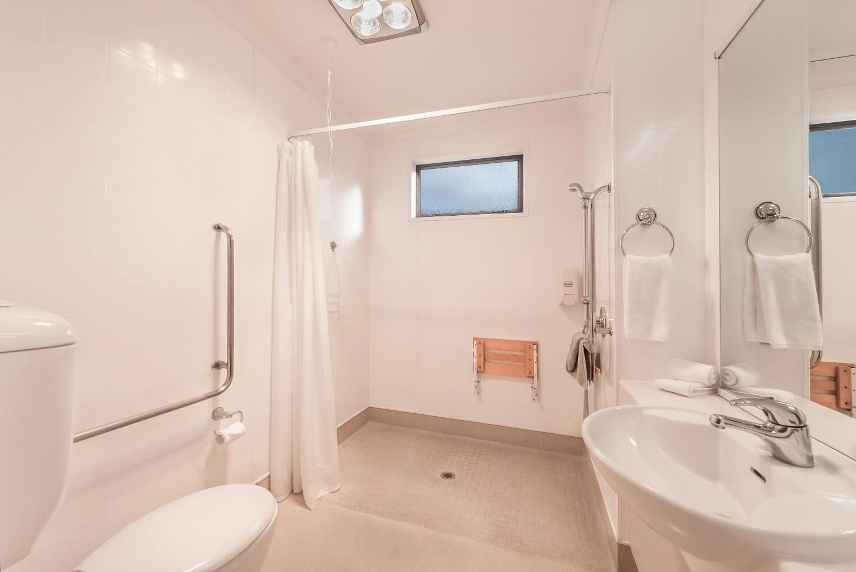 Bathroom in Bay Palm Motel