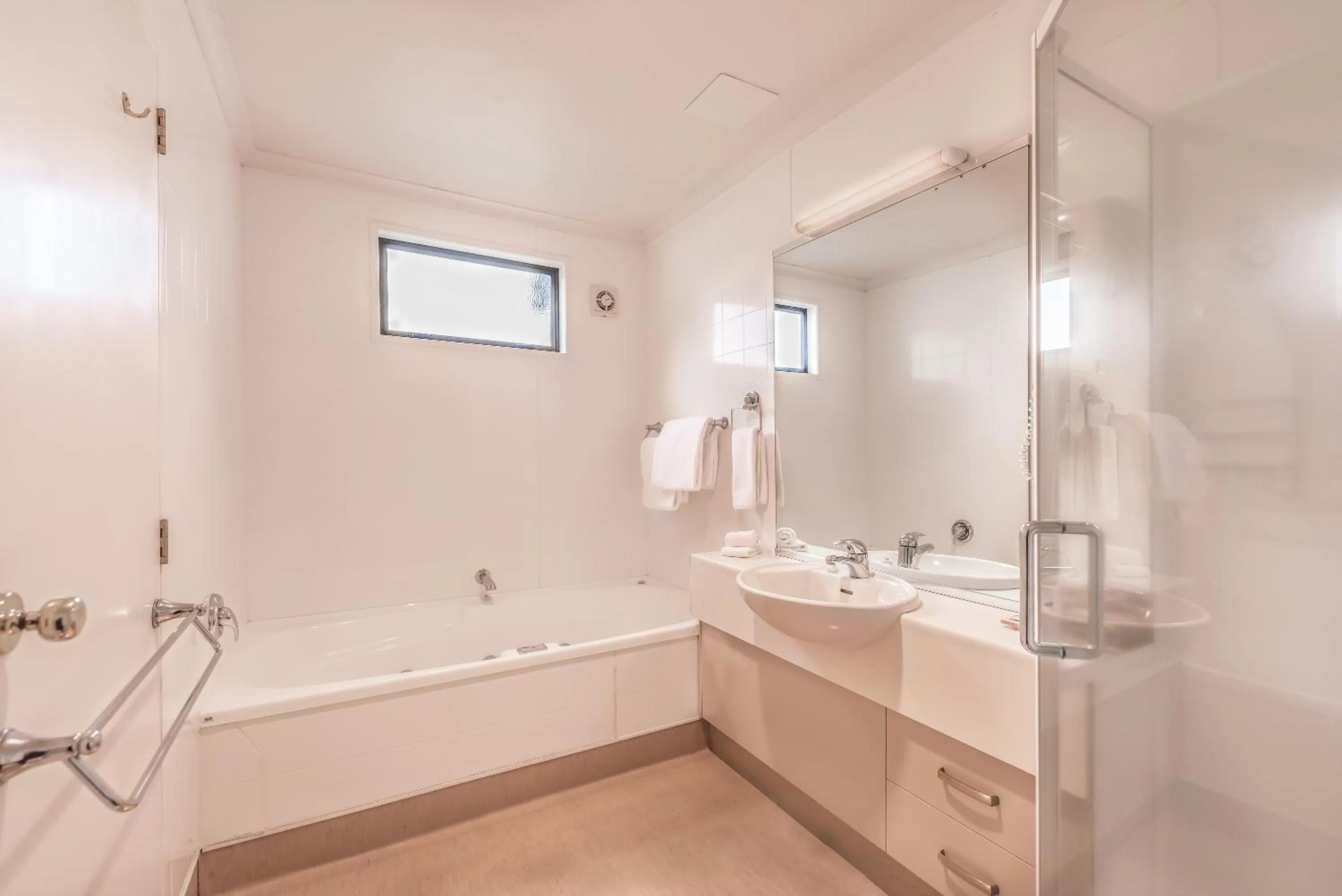 Bathroom in Bay Palm Motel