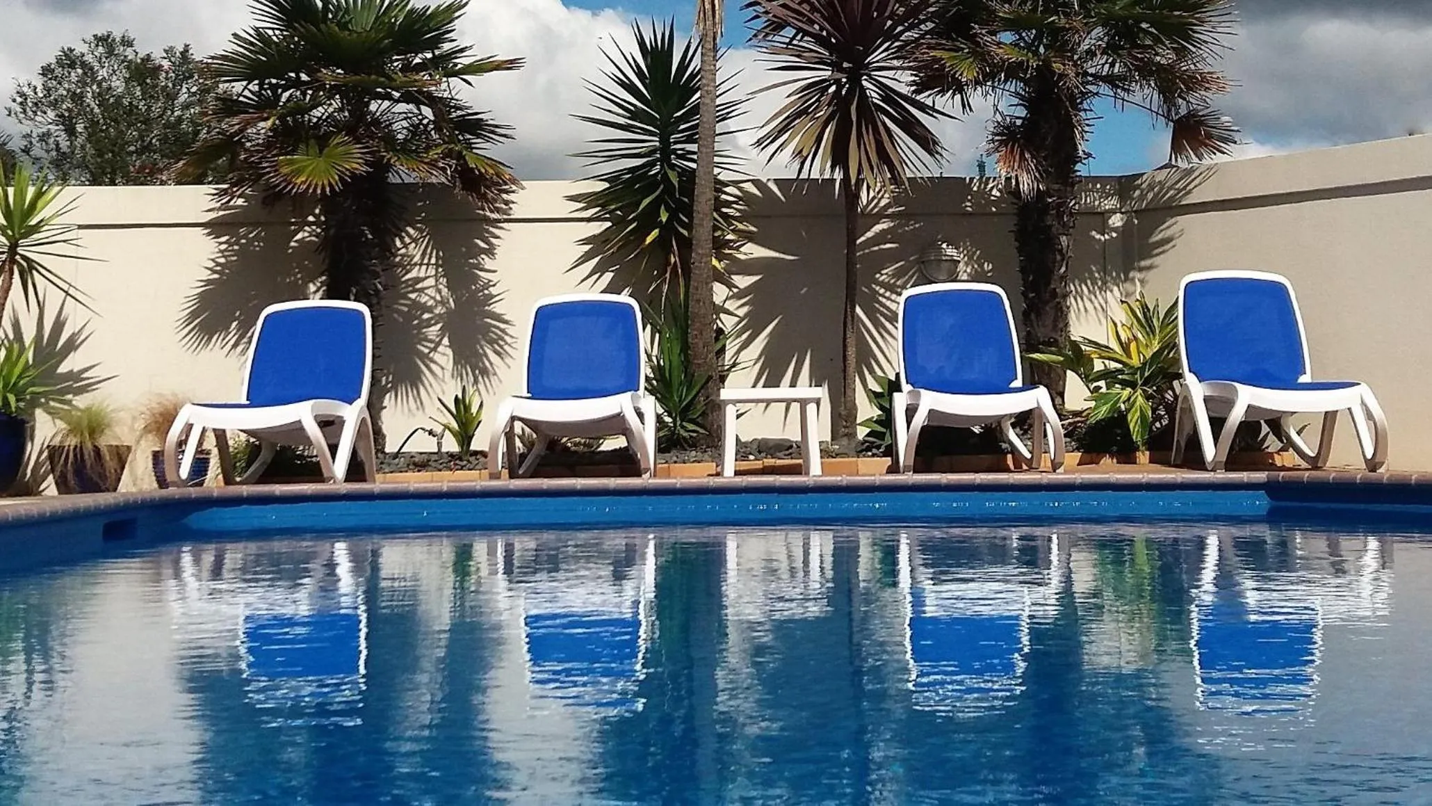 Seating area in Bay Palm Motel