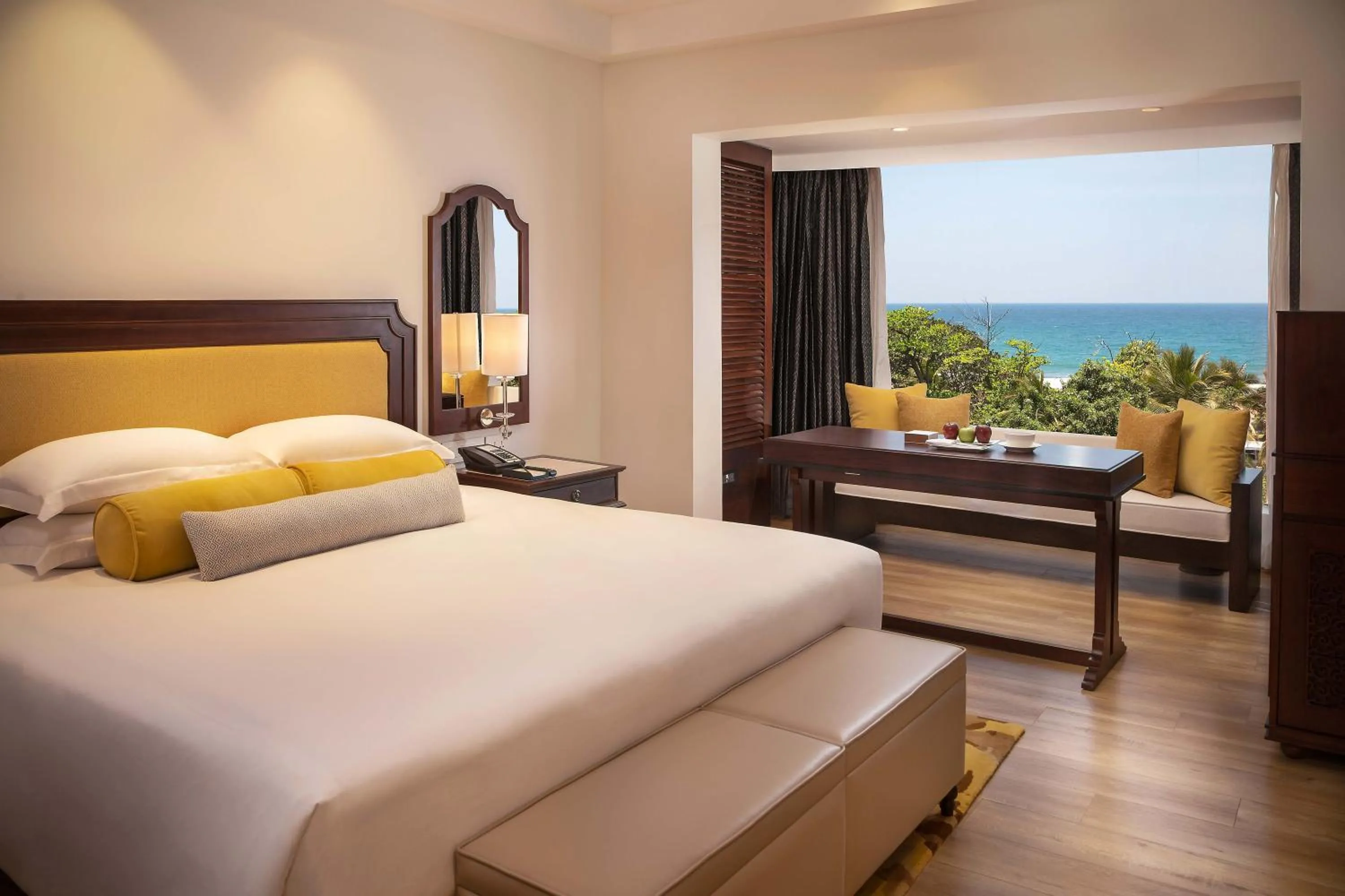 Sea view, Bed in Taj Samudra, Colombo