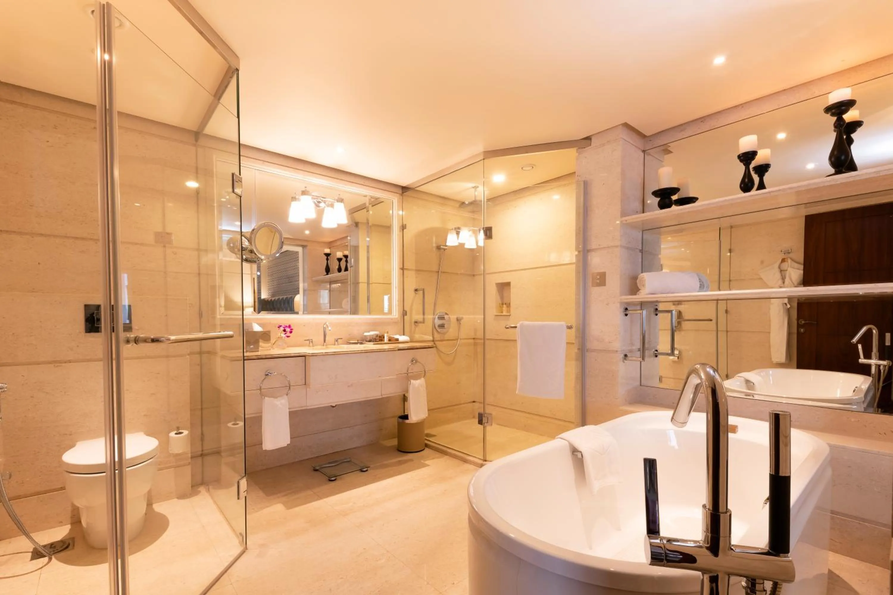 Bathroom in Taj Samudra, Colombo