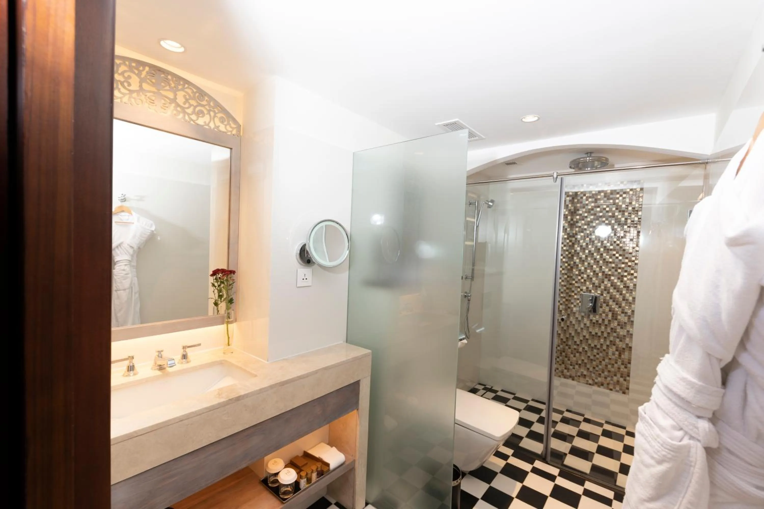 Bathroom in Taj Samudra, Colombo