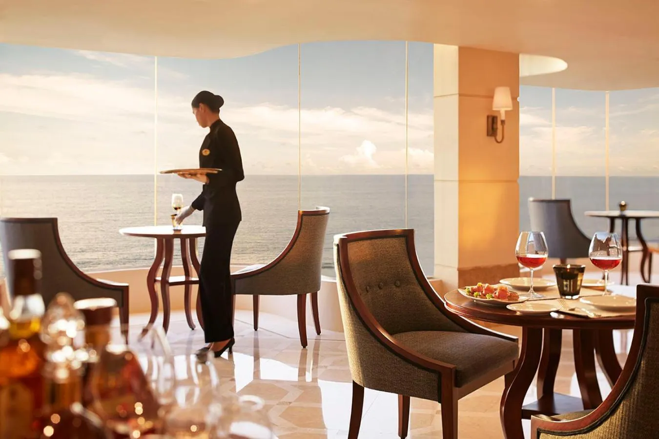 Lounge or bar in Taj Samudra, Colombo