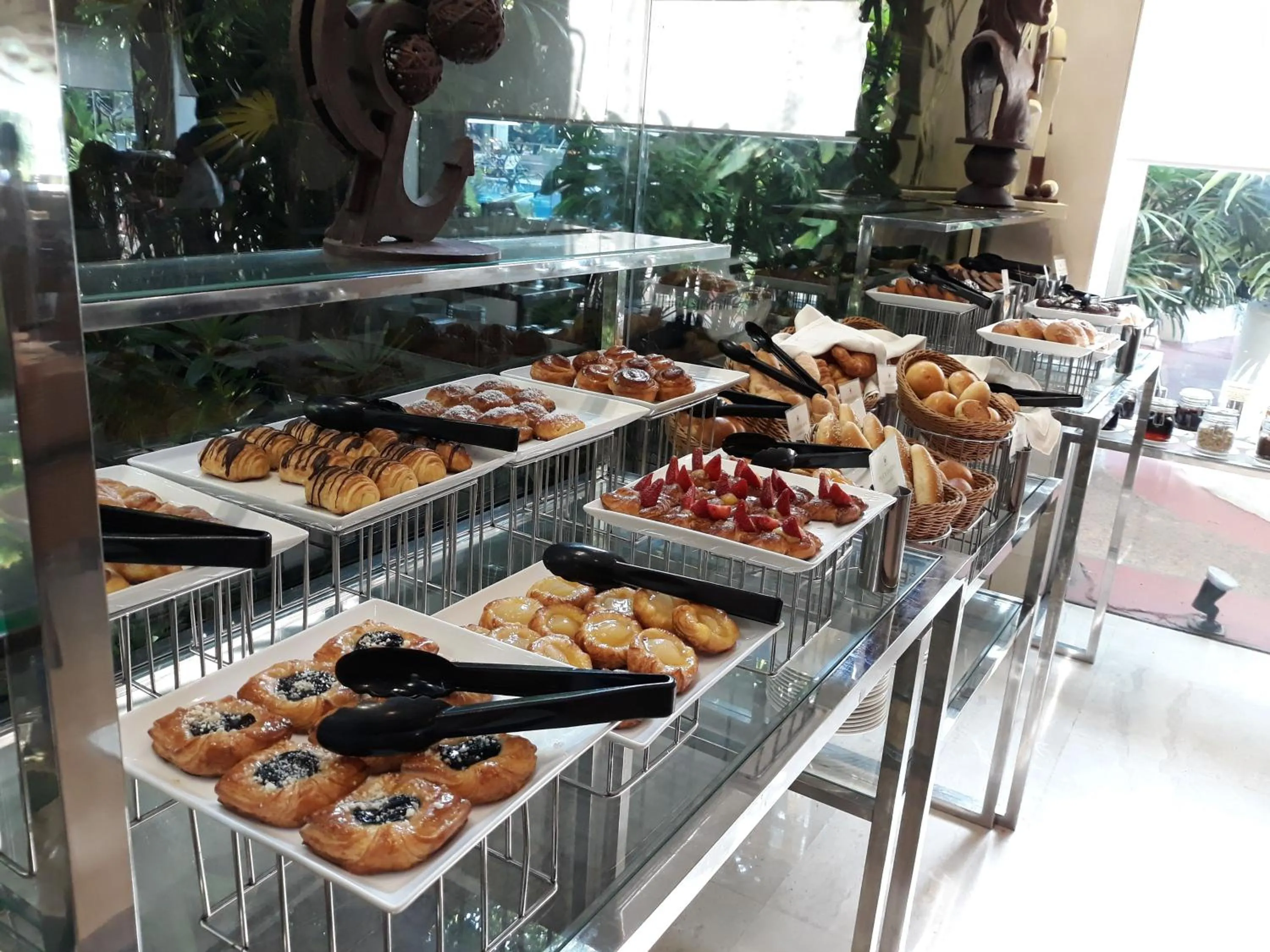 Buffet breakfast in Taj Samudra, Colombo