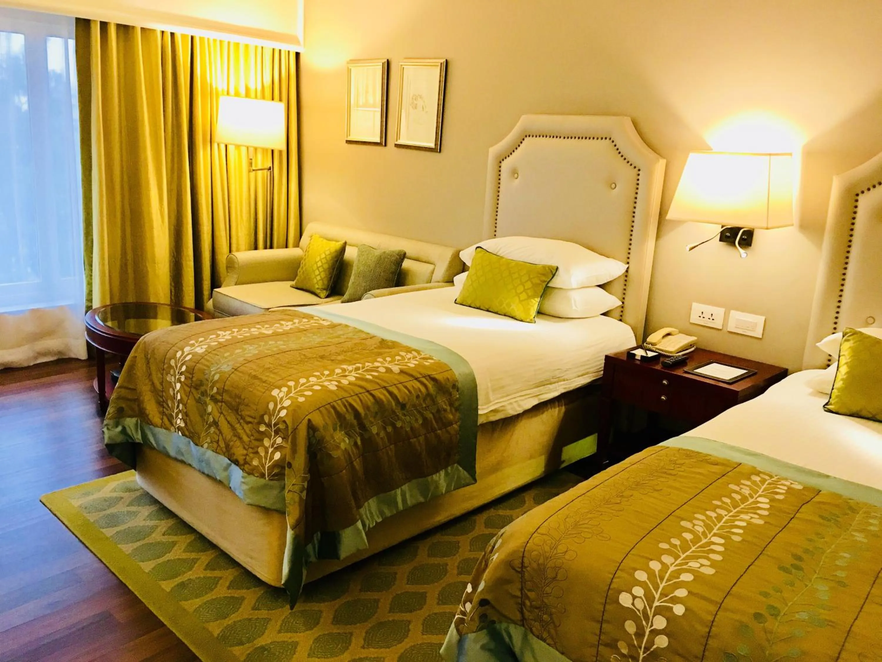 Bedroom, Bed in Taj Samudra, Colombo