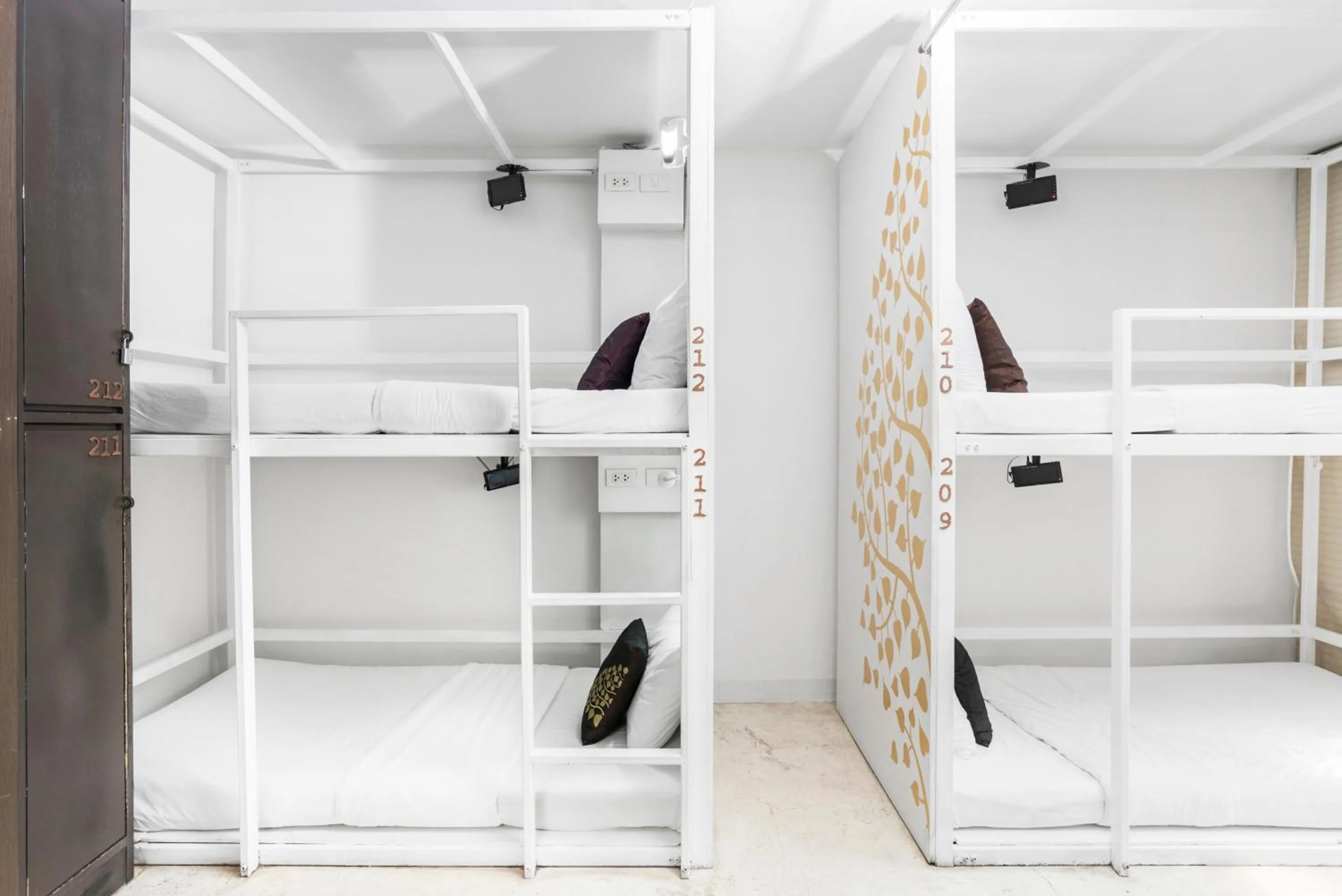 bunk bed in Nappark Hostel @Khao San