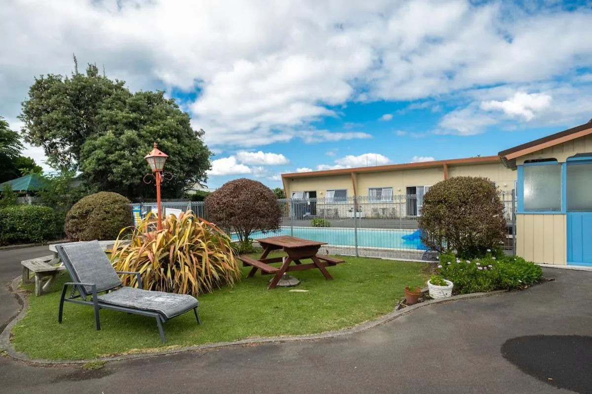 Swimming pool in Spanish Lady Motel