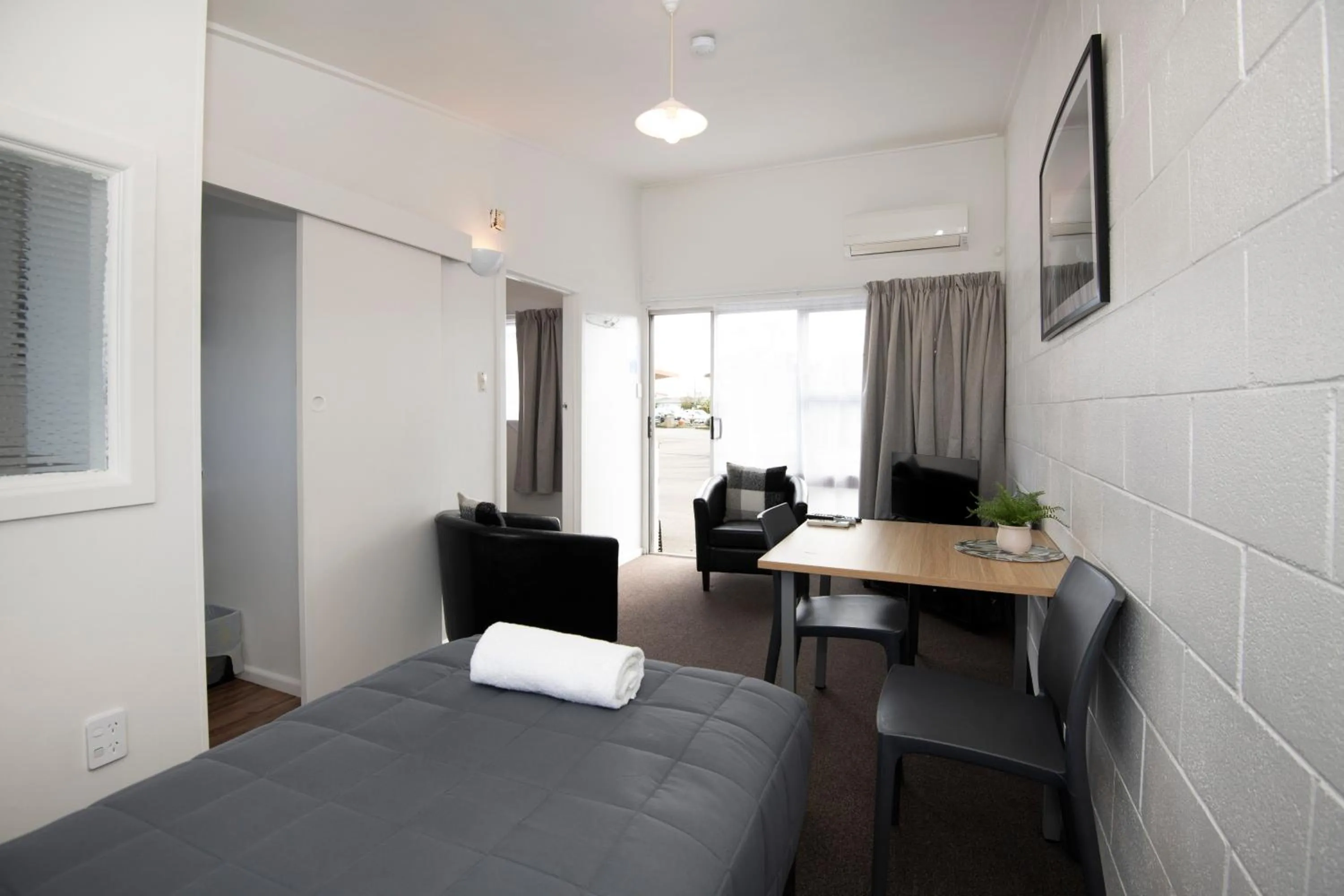 Bed in Spanish Lady Motel