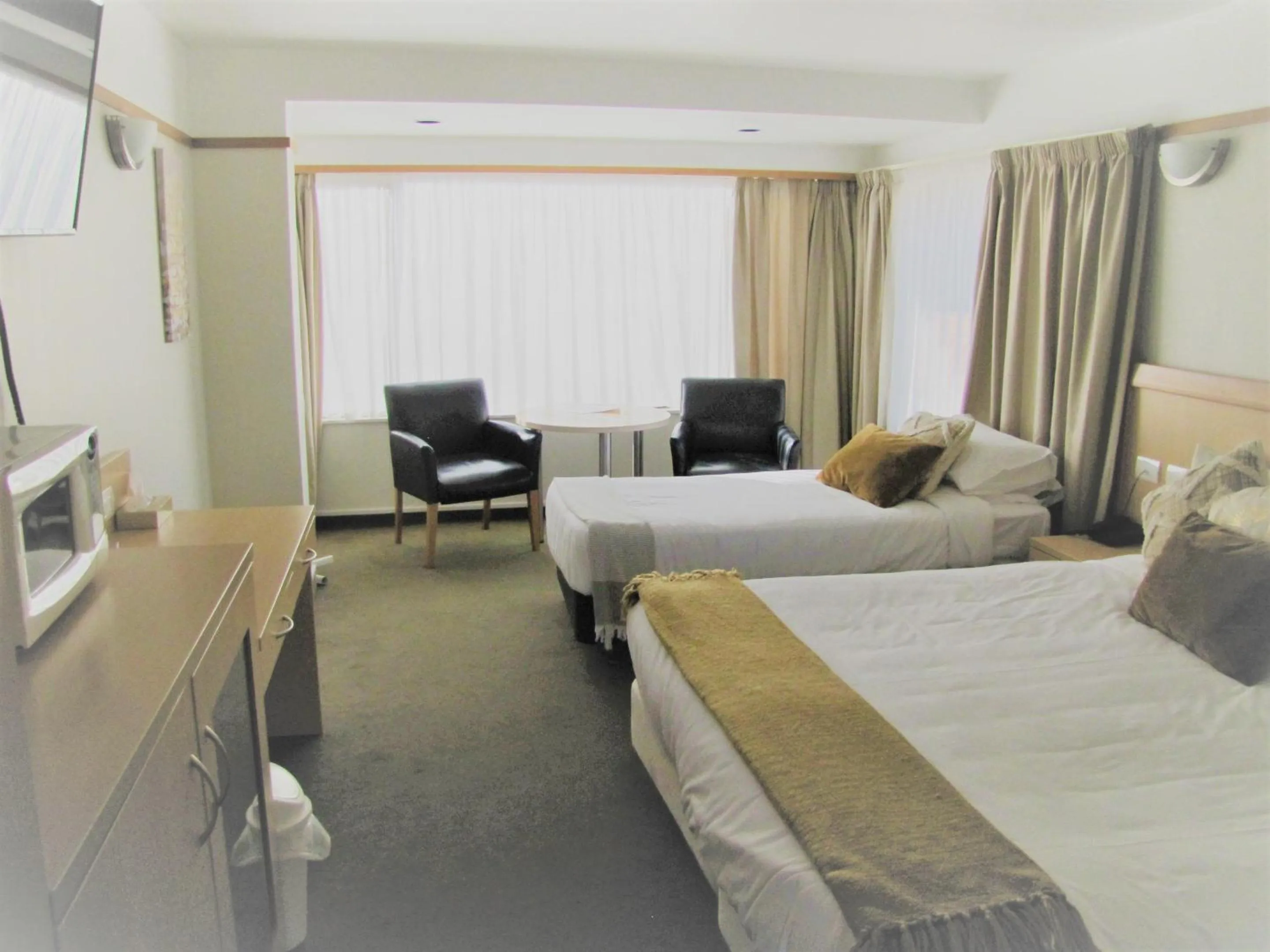 Photo of the whole room, Bed in The Beachcomber Hotel