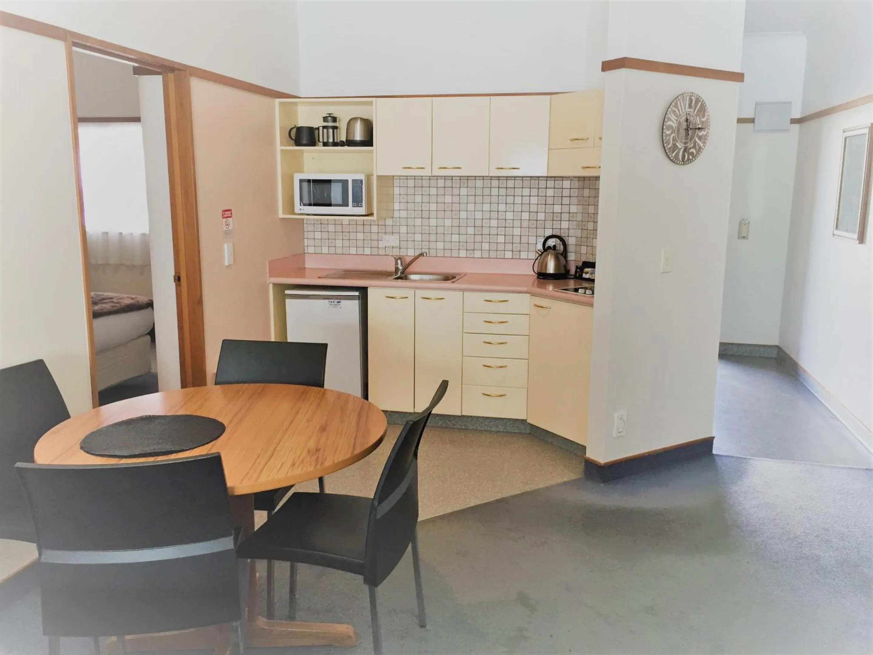 Kitchen or kitchenette in The Beachcomber Hotel