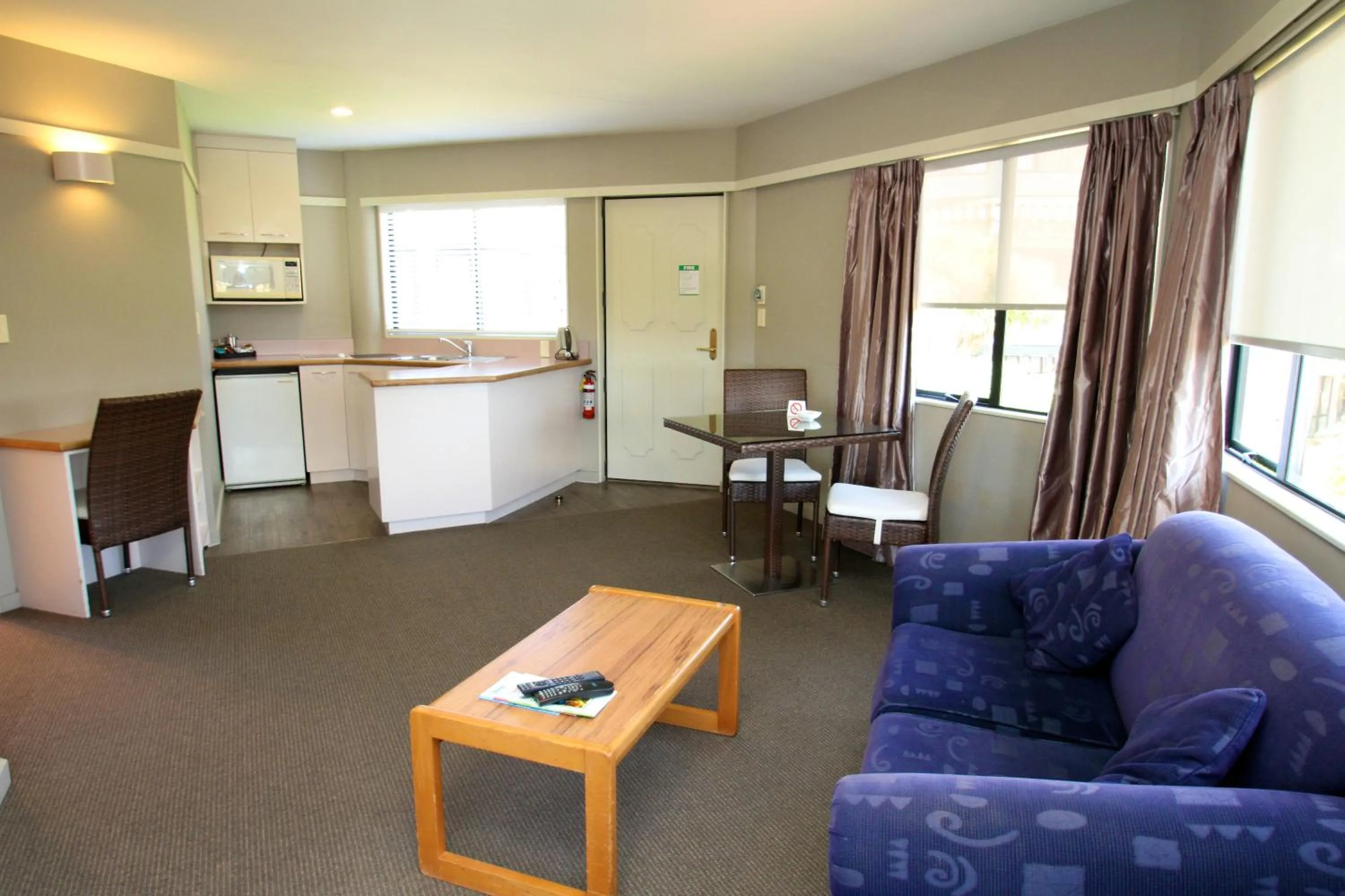 Living room in The Beachcomber Hotel