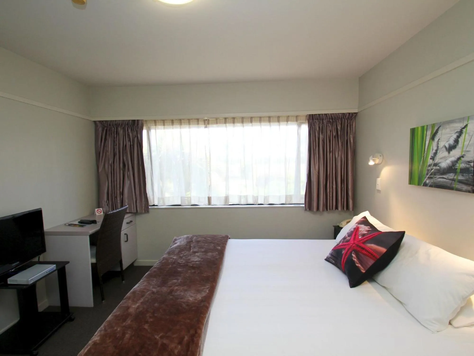 Bed in The Beachcomber Hotel