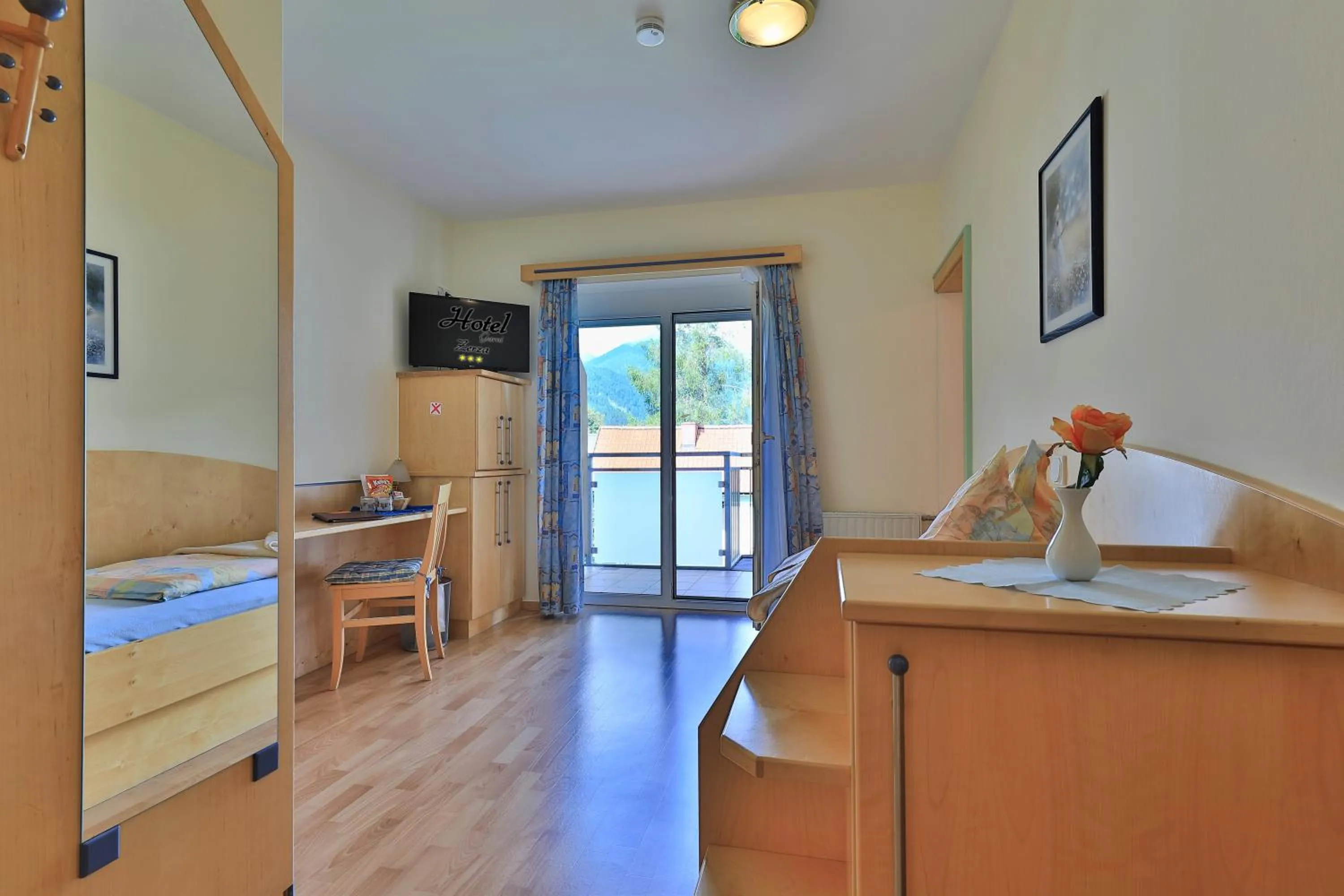 Bed in Hotel Garni Zerza