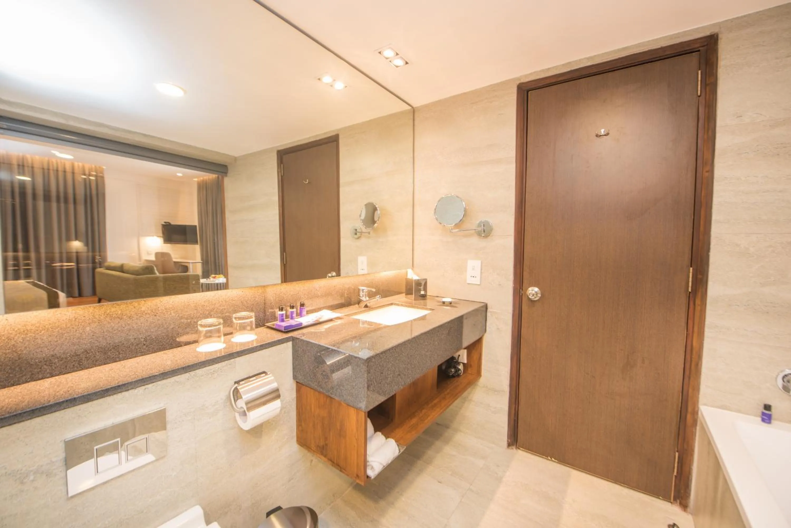 Bathroom in Vivanta Colombo, Airport Garden