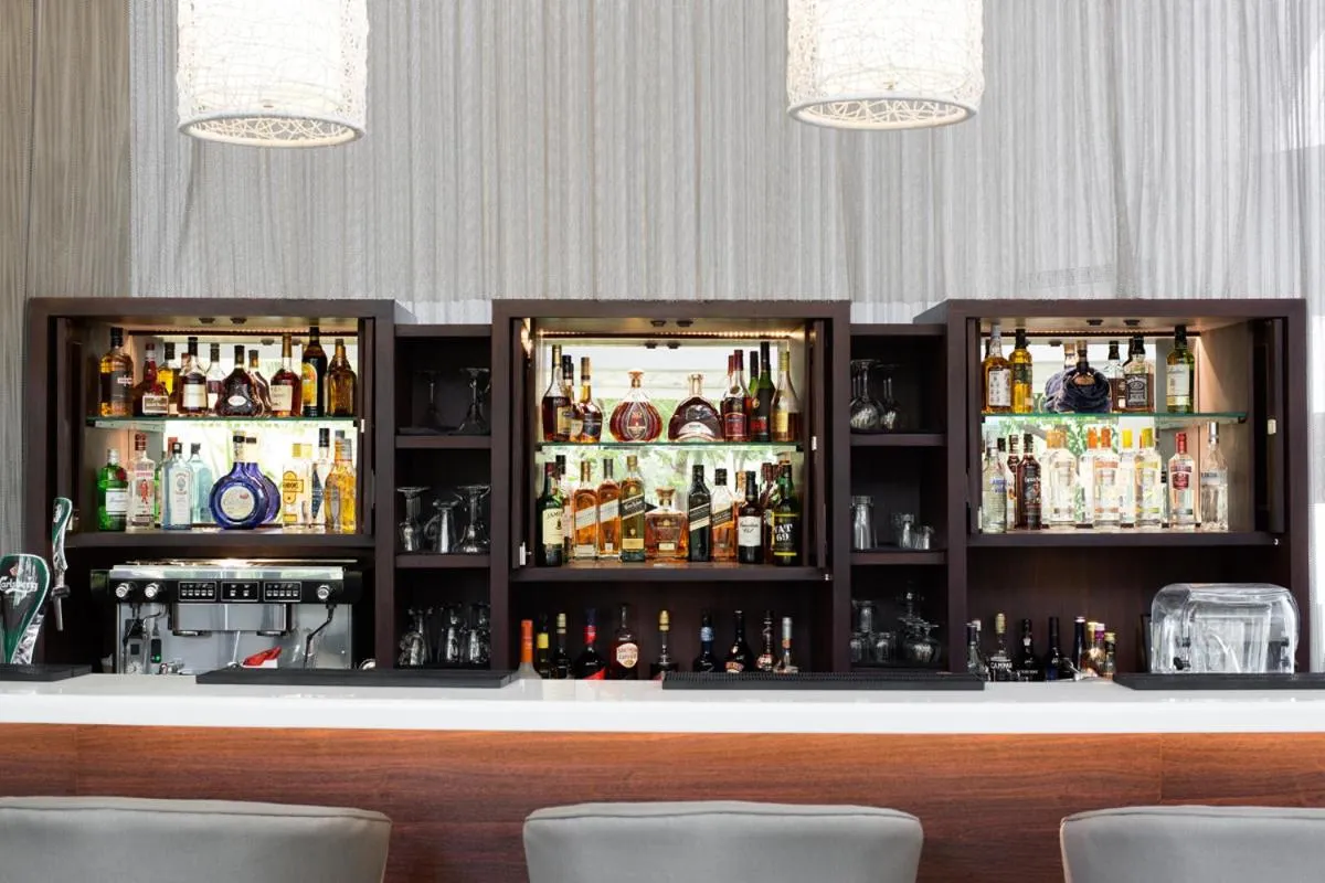 Lounge or bar in Vivanta Colombo, Airport Garden