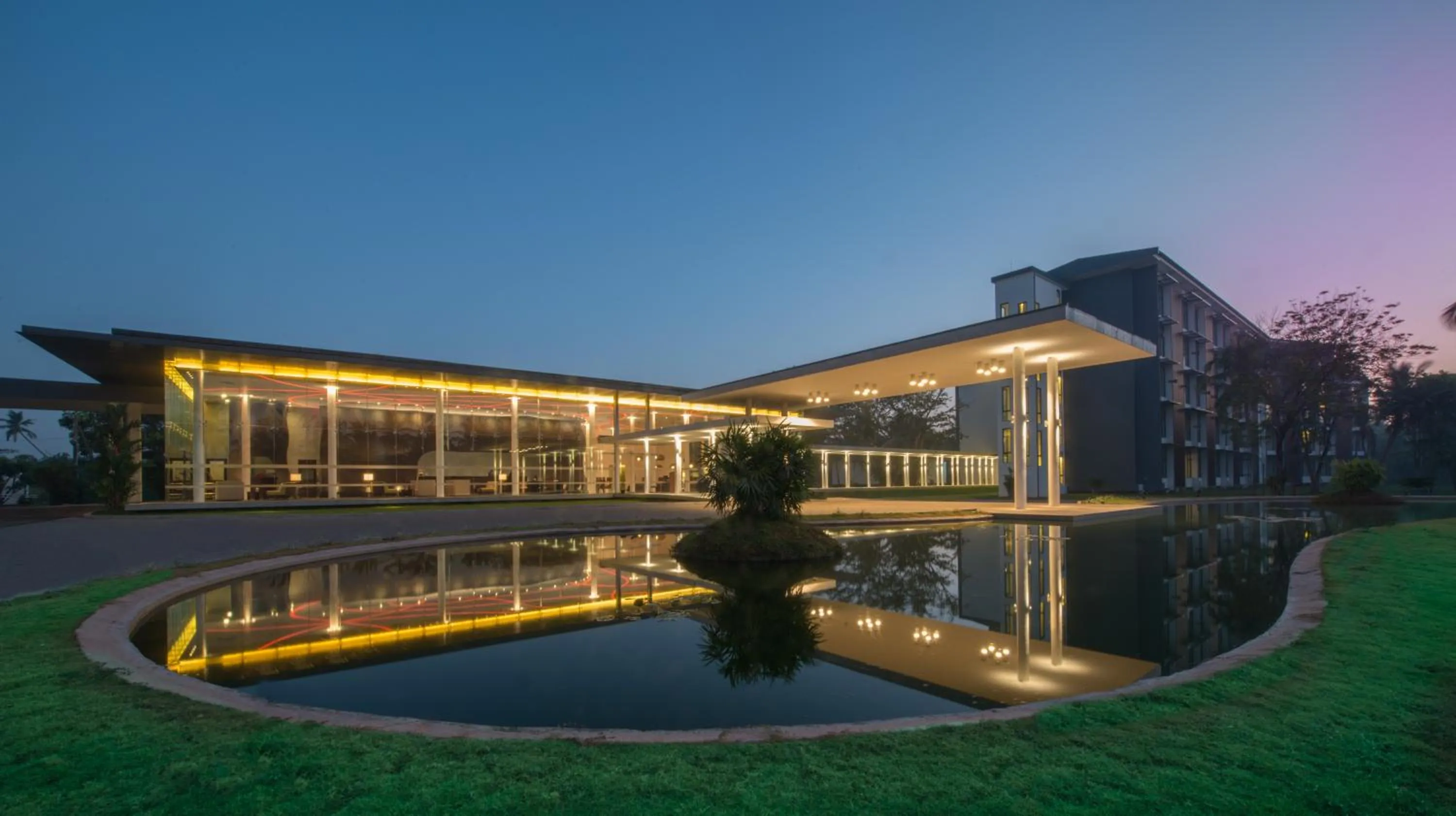 Facade/entrance in Vivanta Colombo, Airport Garden