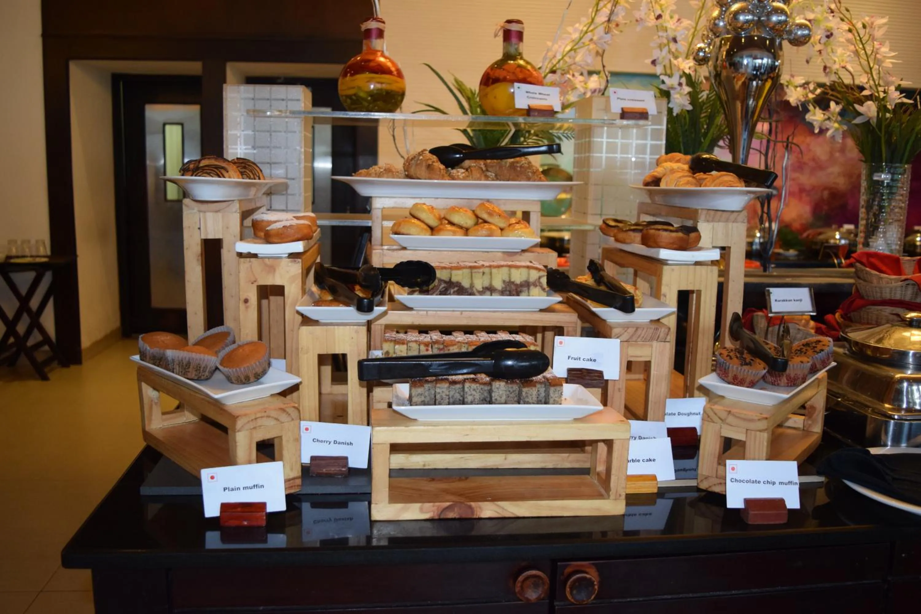 Restaurant/places to eat in Vivanta Colombo, Airport Garden