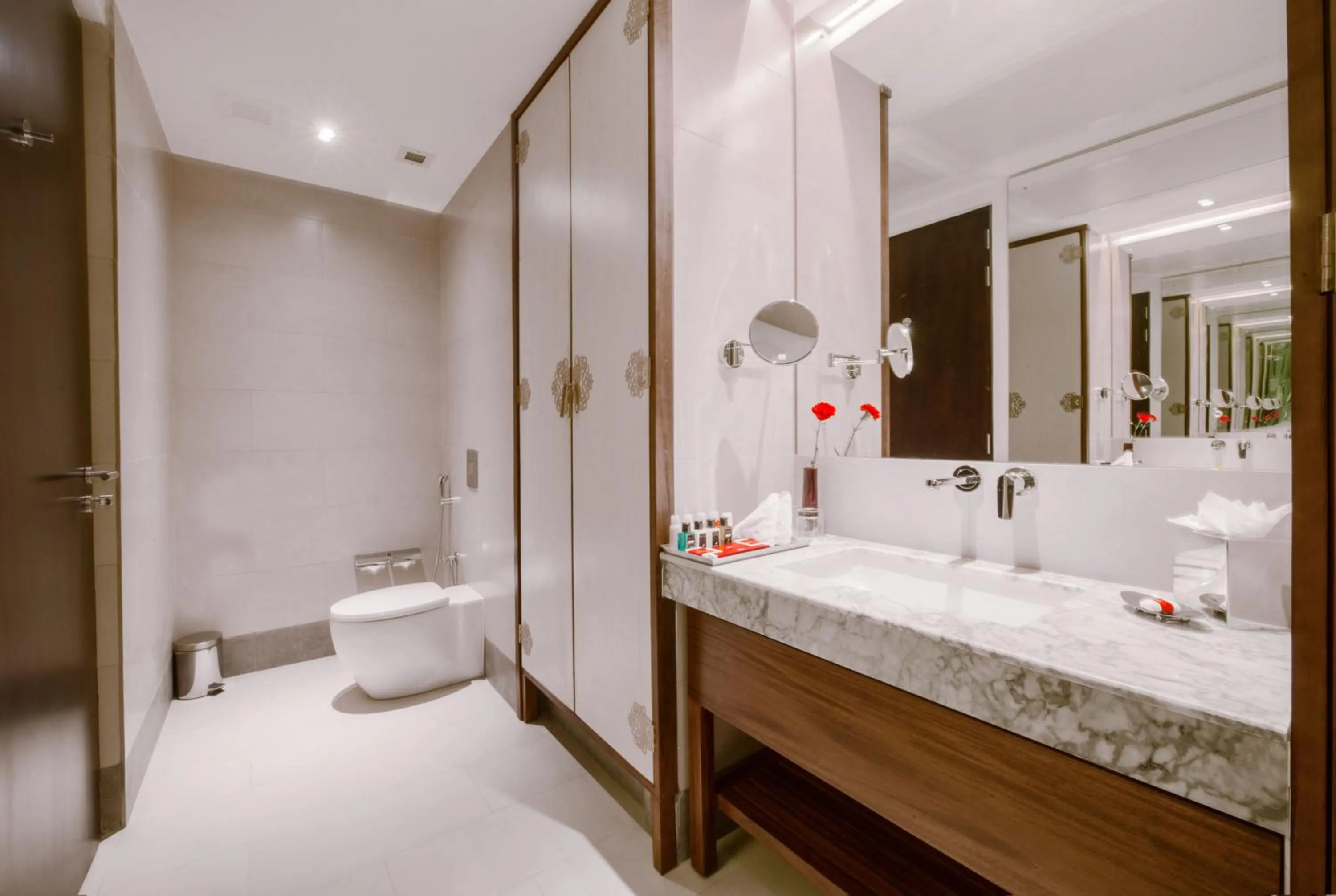 Bathroom in Vivanta Colombo, Airport Garden