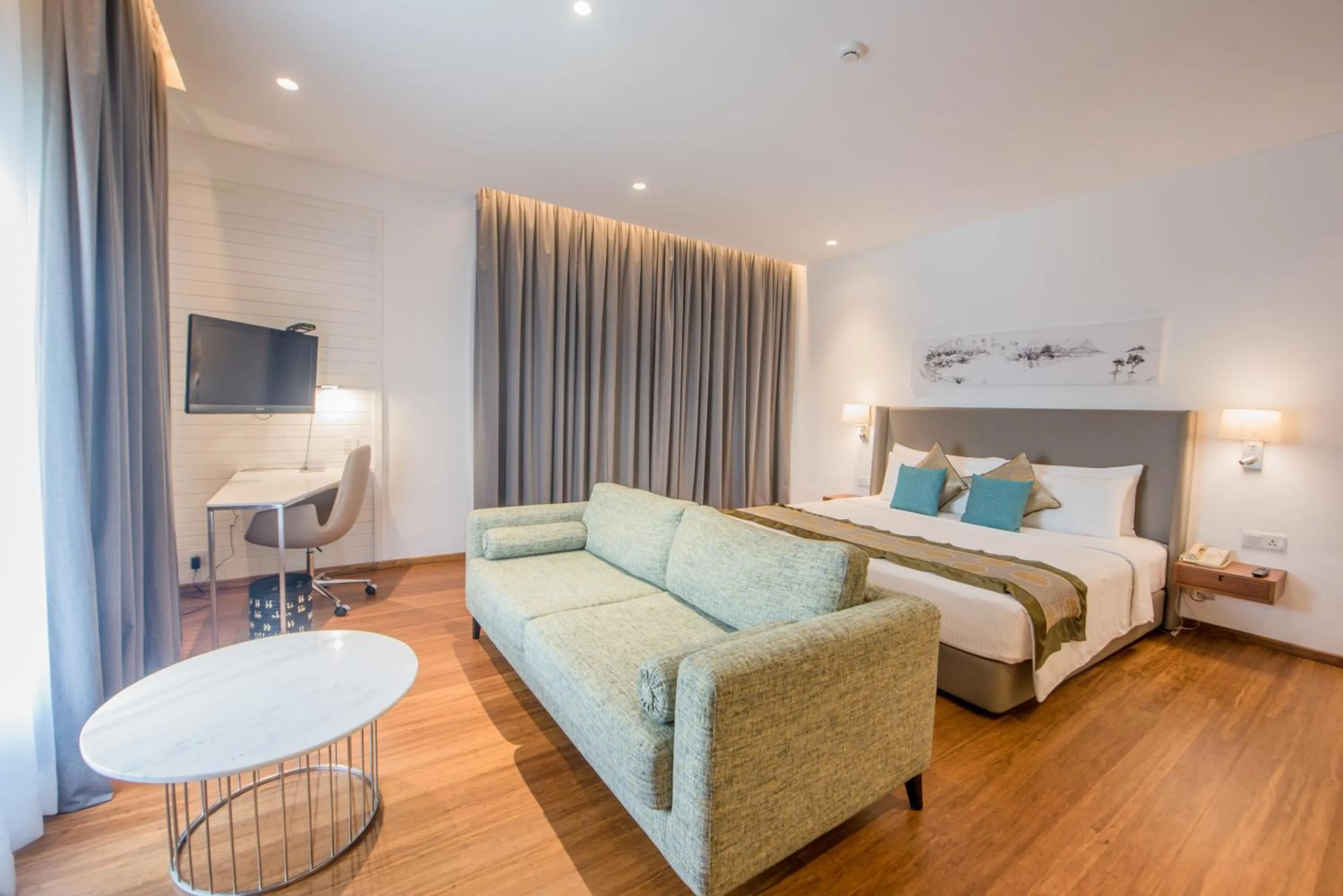 TV and multimedia, Bed in Vivanta Colombo, Airport Garden