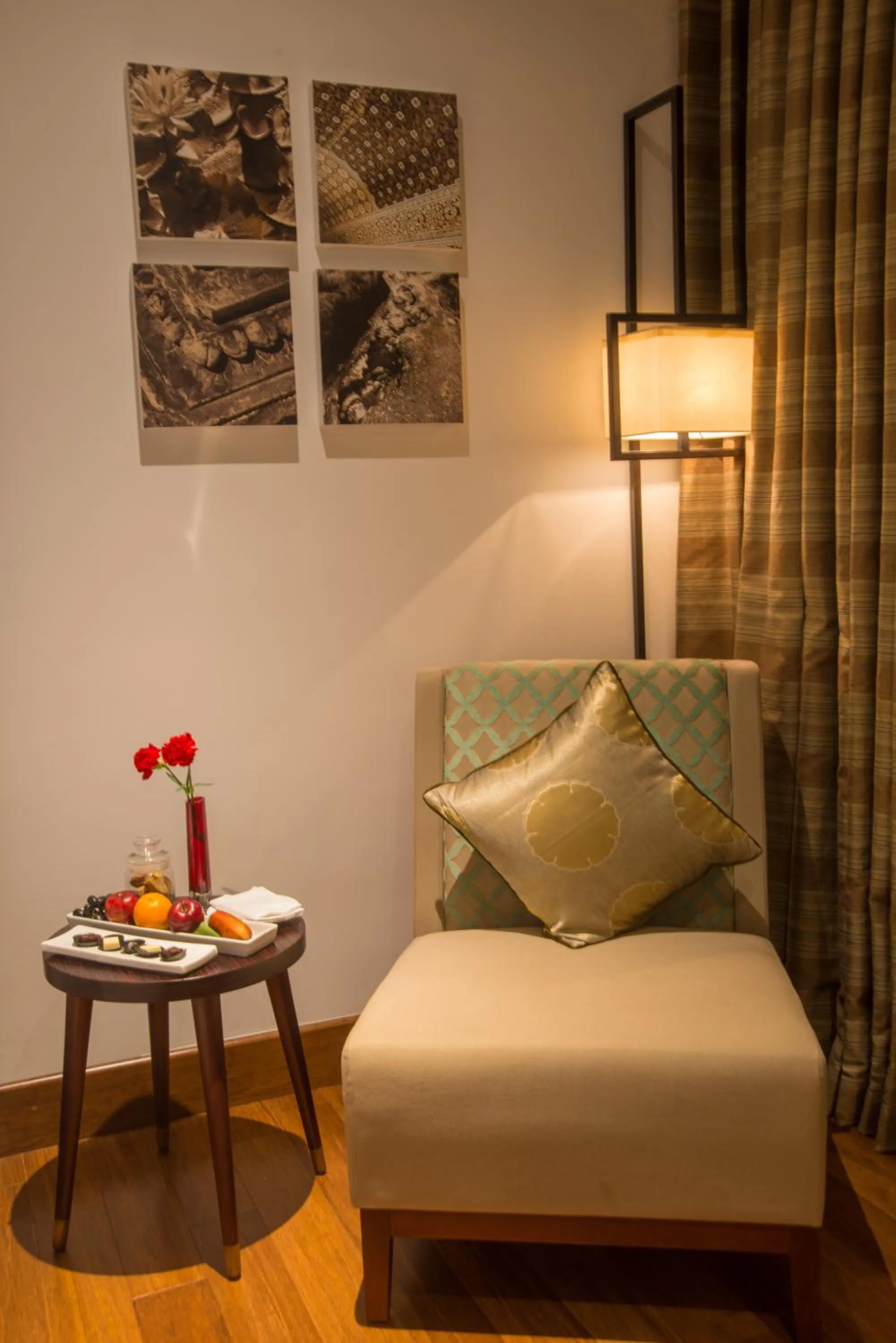 Seating area in Vivanta Colombo, Airport Garden