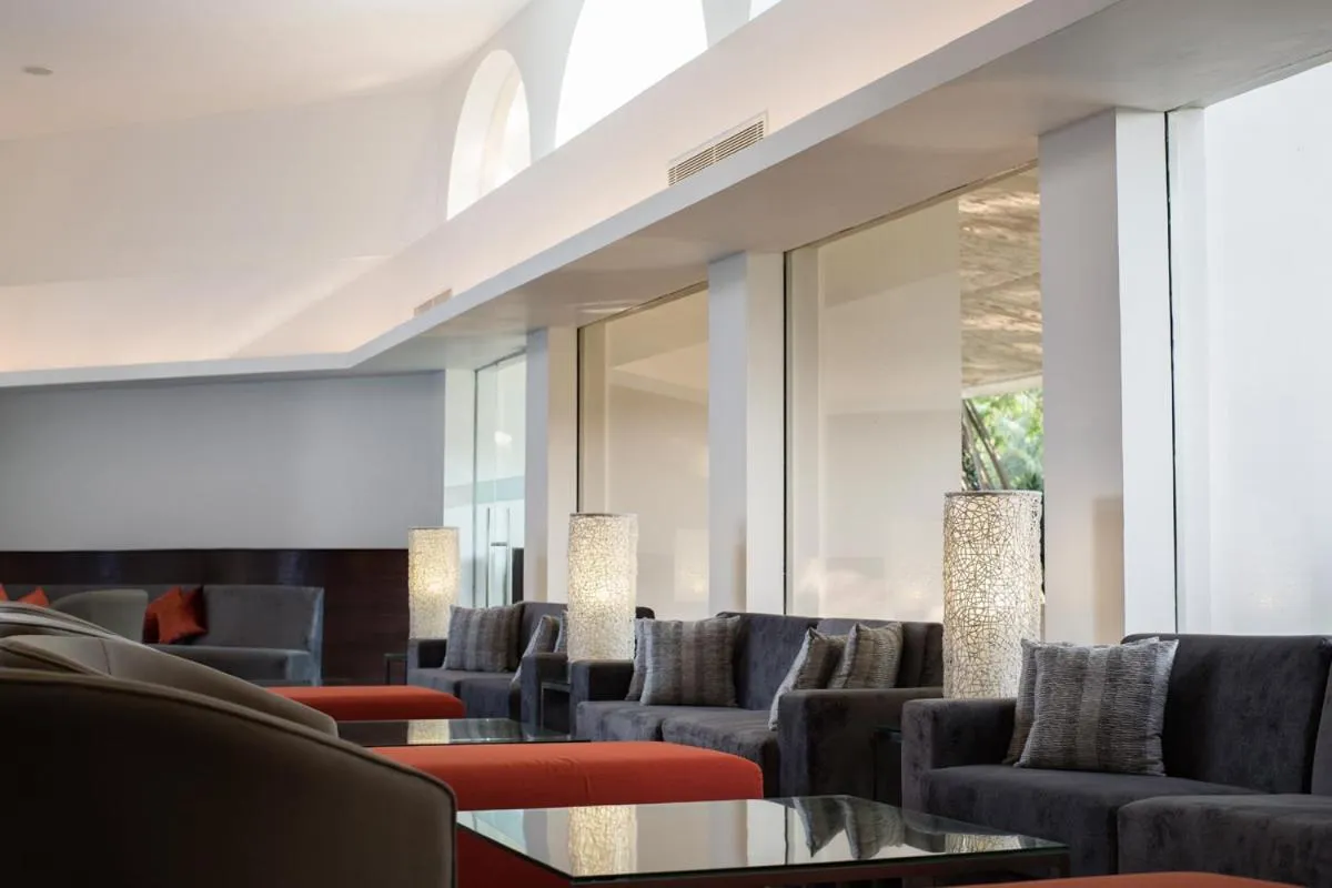 Lounge or bar in Vivanta Colombo, Airport Garden