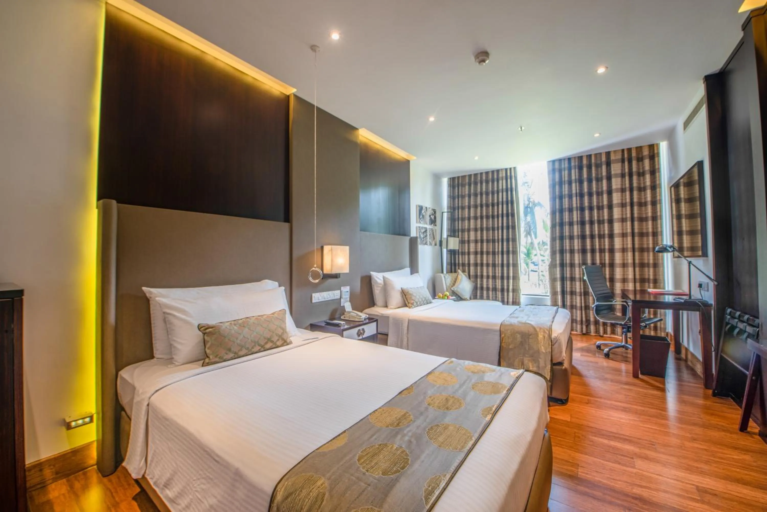 Bedroom, Bed in Vivanta Colombo, Airport Garden