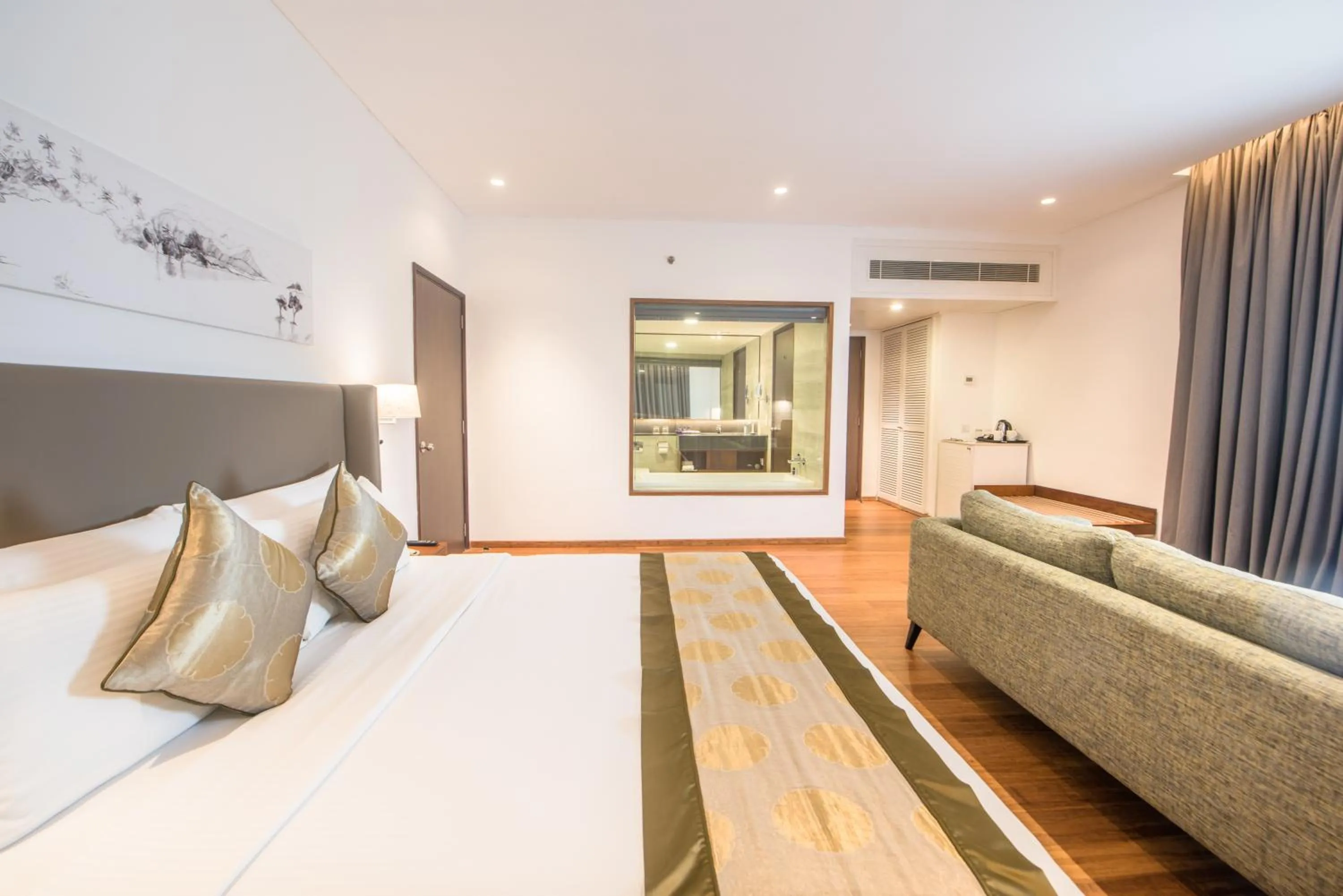 Bed in Vivanta Colombo, Airport Garden