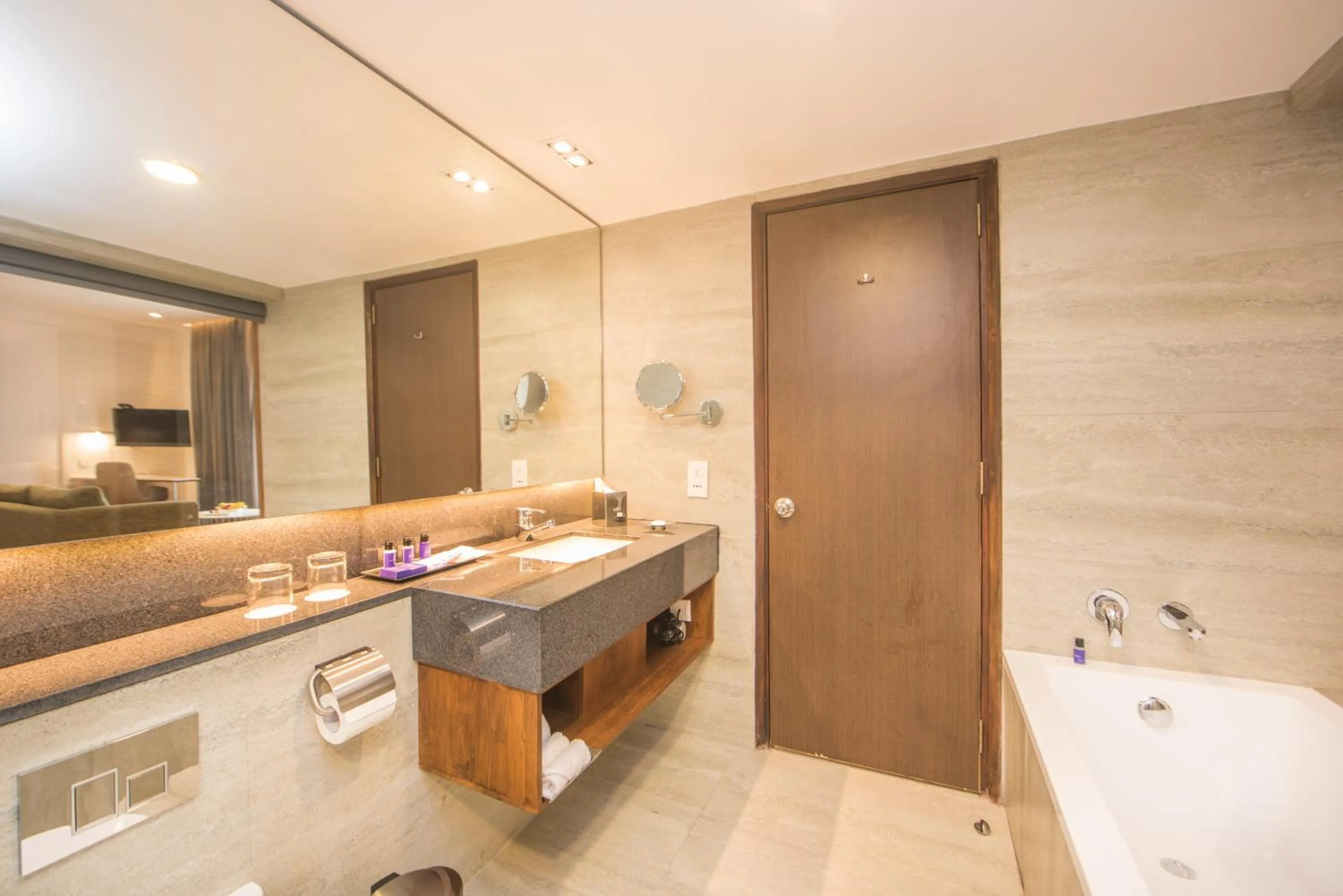 Bathroom in Vivanta Colombo, Airport Garden