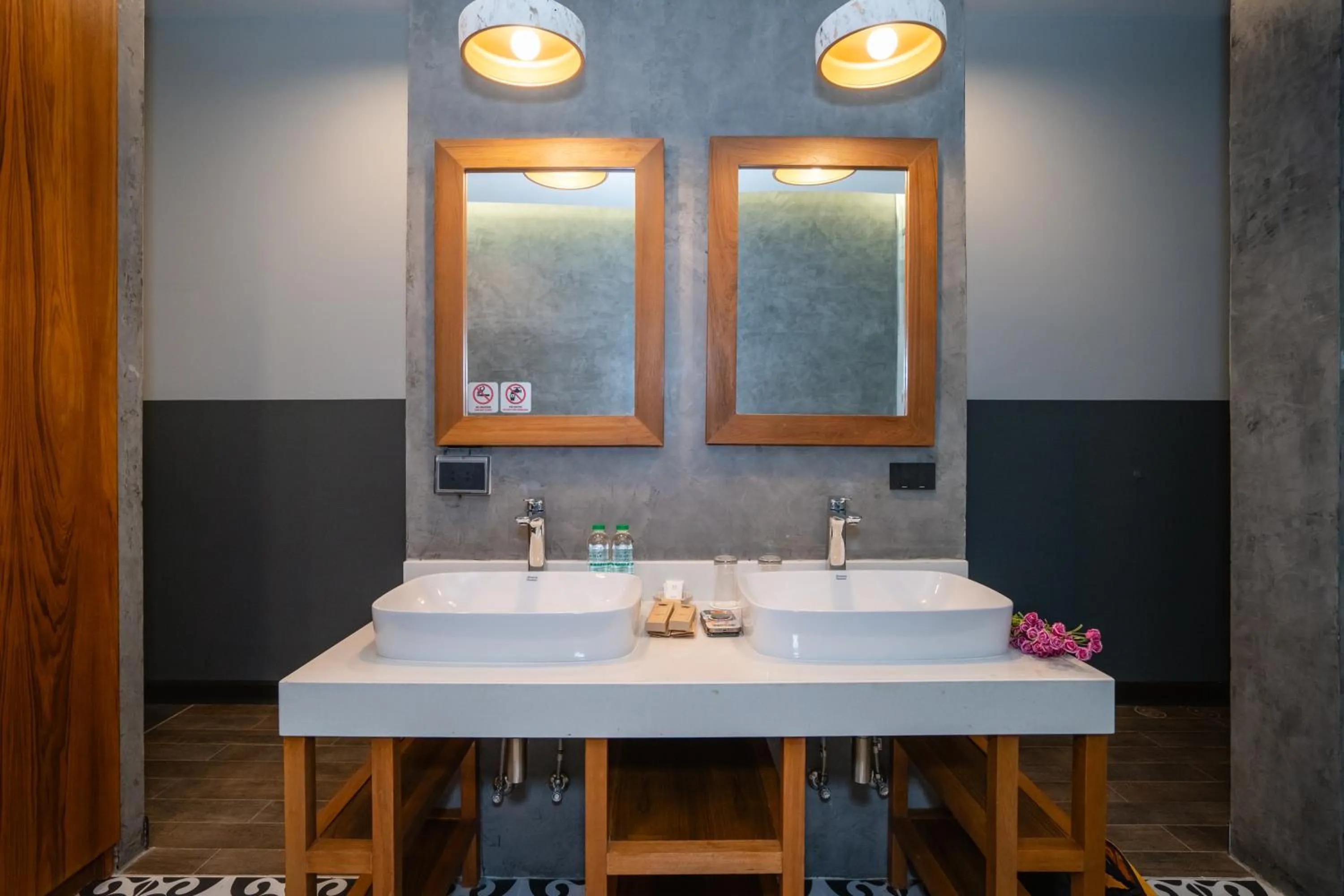 Bathroom in R-Mar Resort and Spa Patong, Phuket