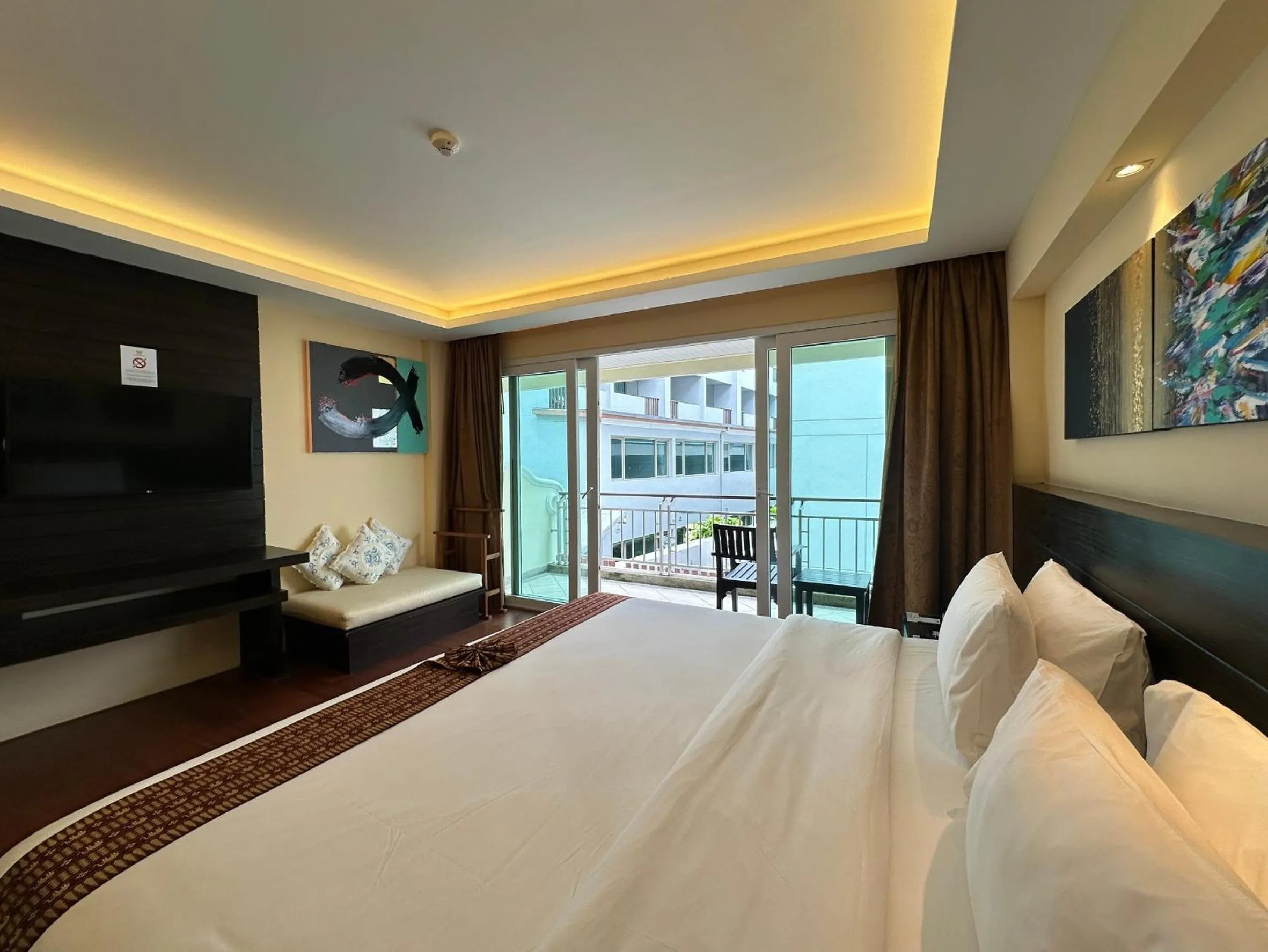 Photo of the whole room, Bed in R-Mar Resort and Spa Patong, Phuket