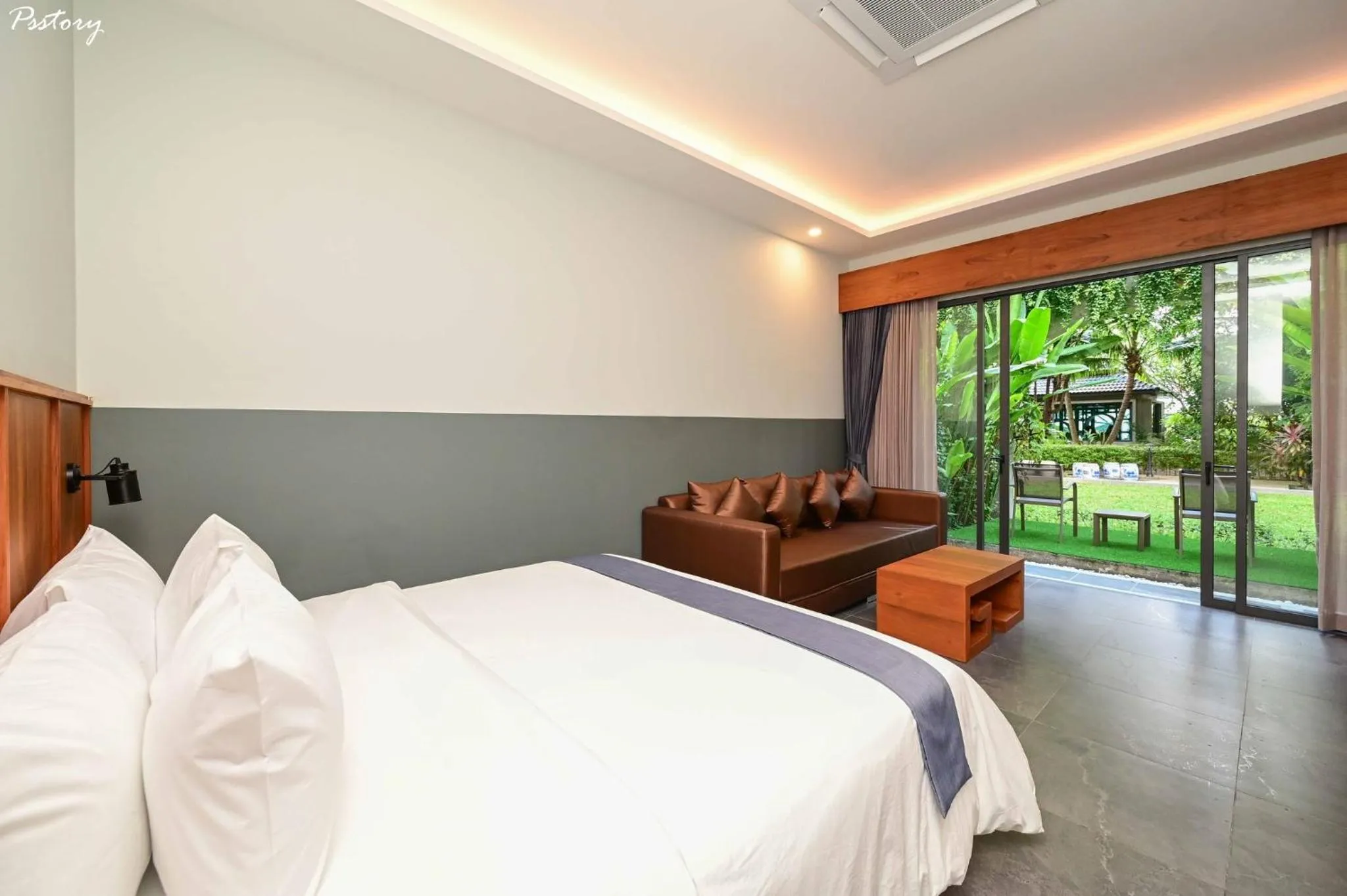Photo of the whole room, Bed in R-Mar Resort and Spa Patong, Phuket