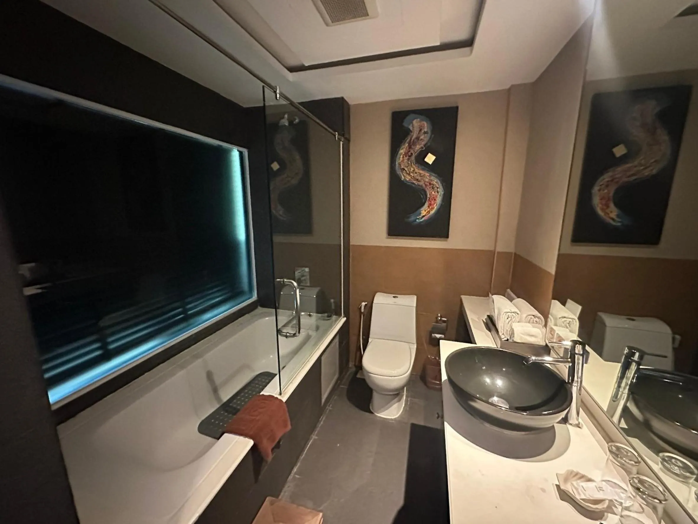 Bathroom in R-Mar Resort and Spa Patong, Phuket