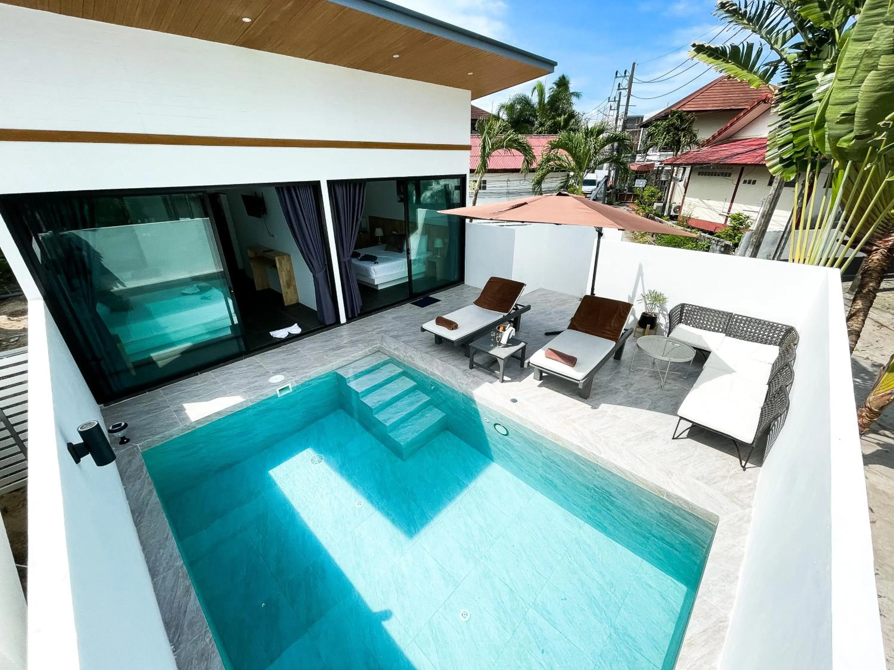 Day in The Cosy Maenam Beach Resort