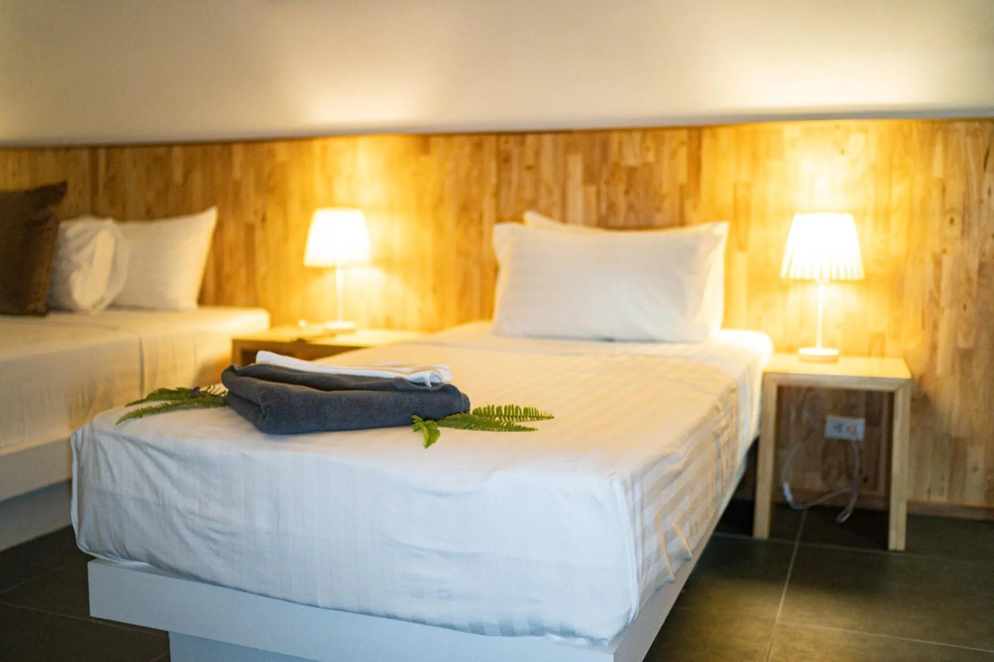 Bed in The Cosy Maenam Beach Resort