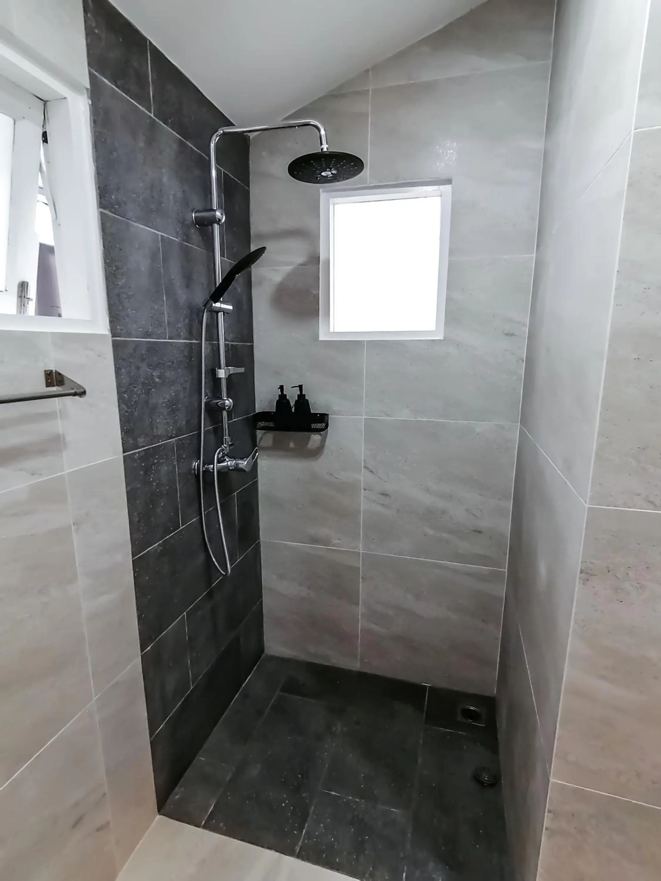 Bathroom in The Cosy Maenam Beach Resort