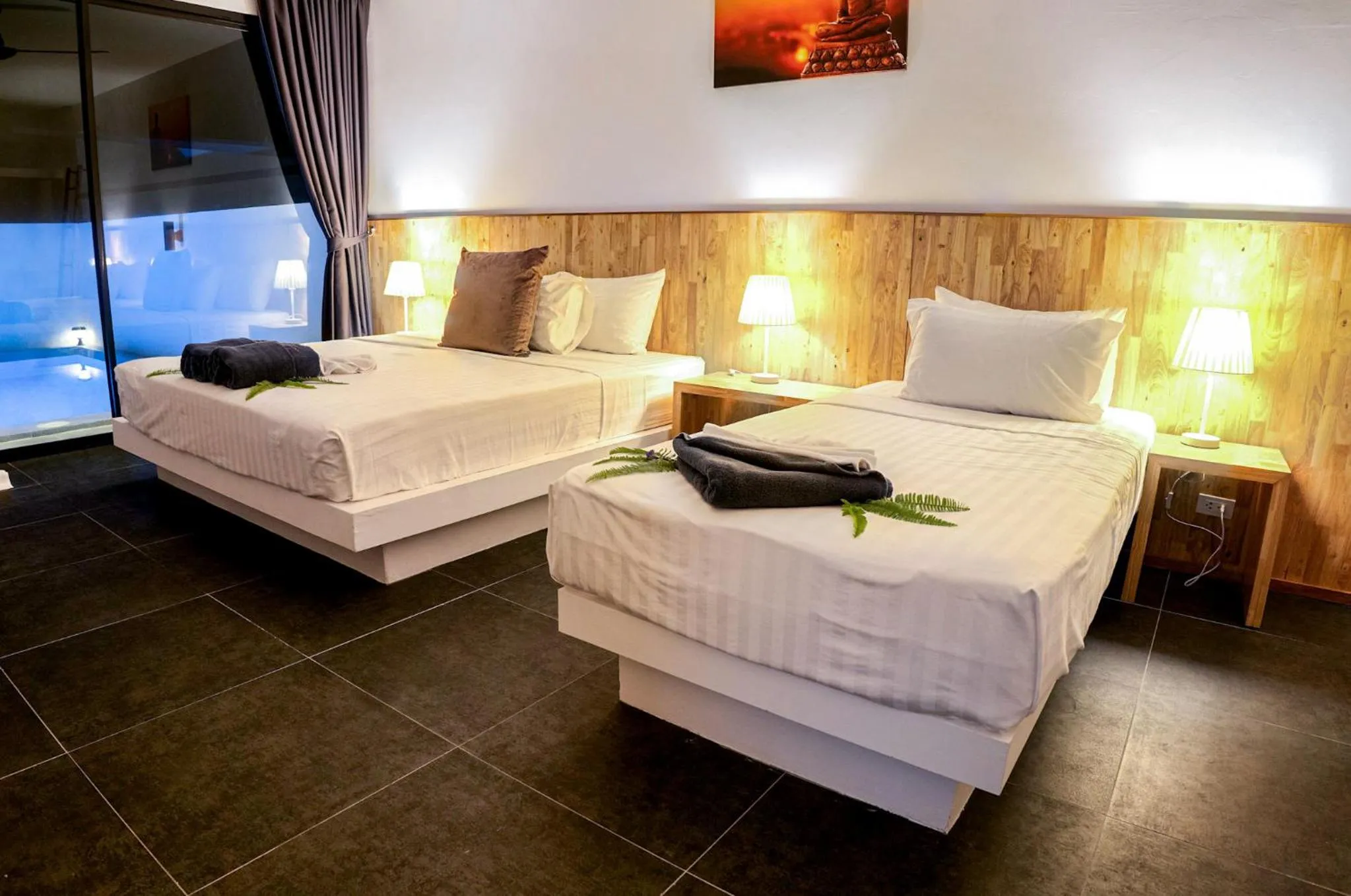 Bed in The Cosy Maenam Beach Resort