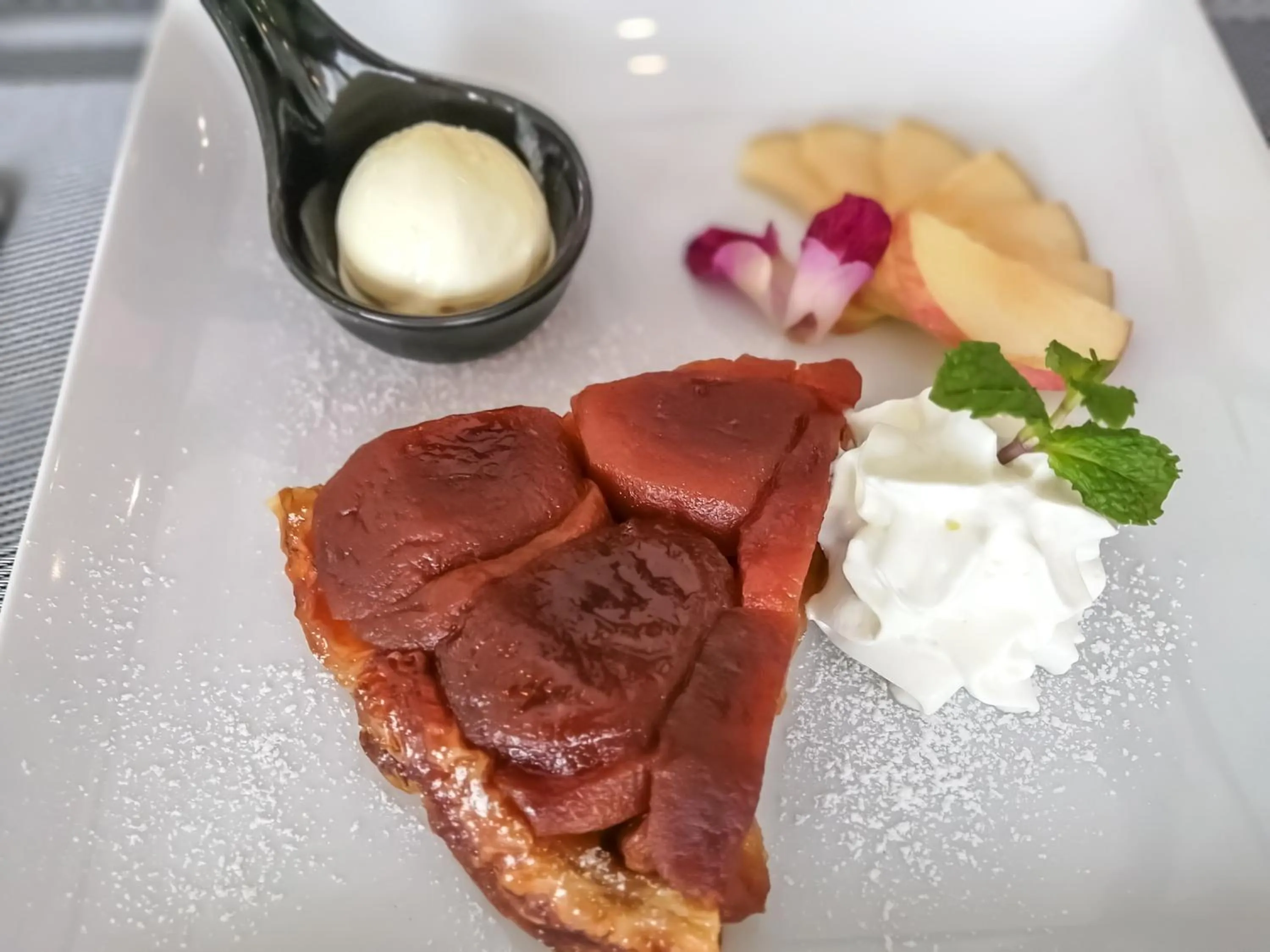 Restaurant/places to eat in The Cosy Maenam Beach Resort