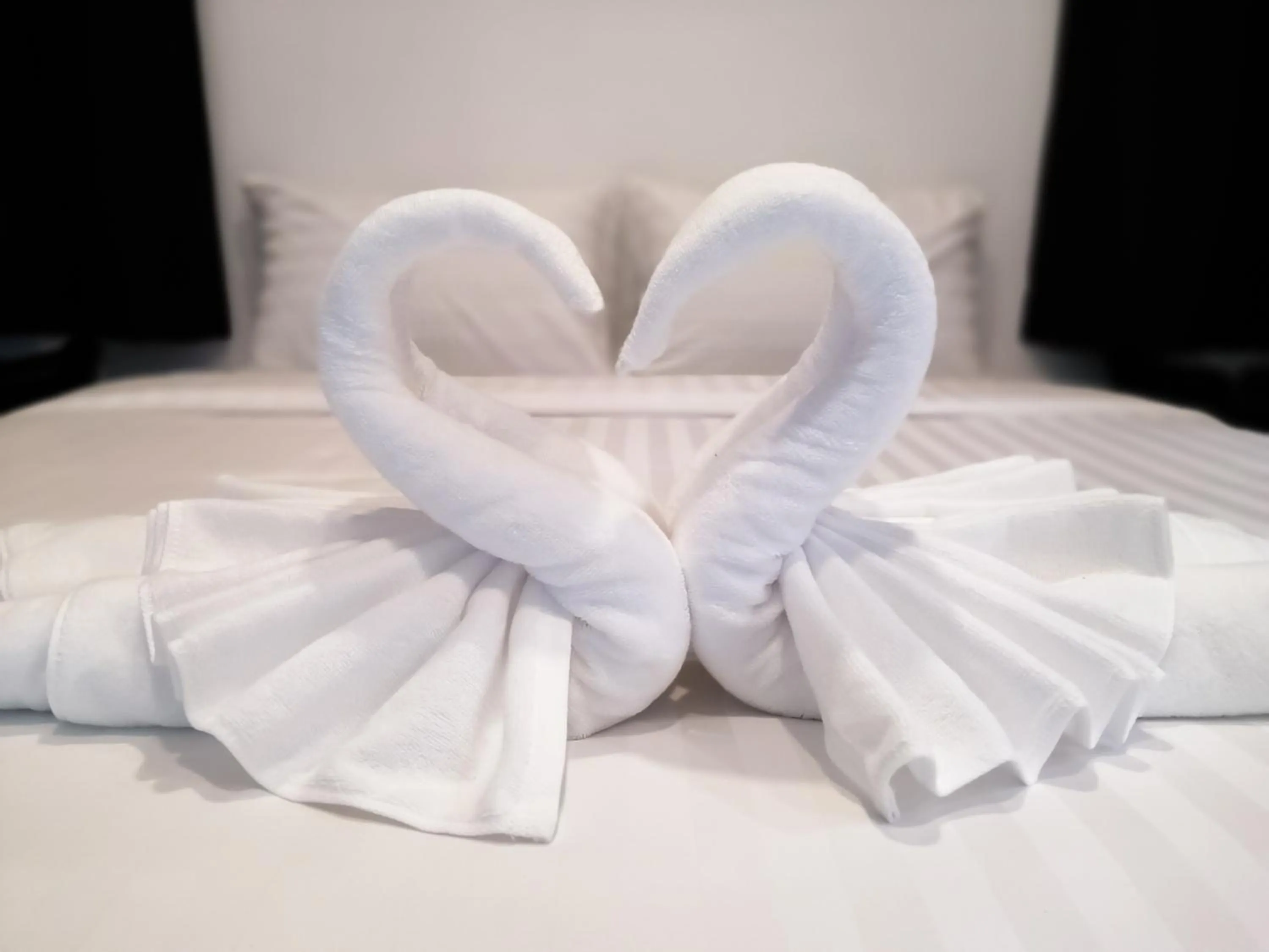 Bed in The Cosy Maenam Beach Resort